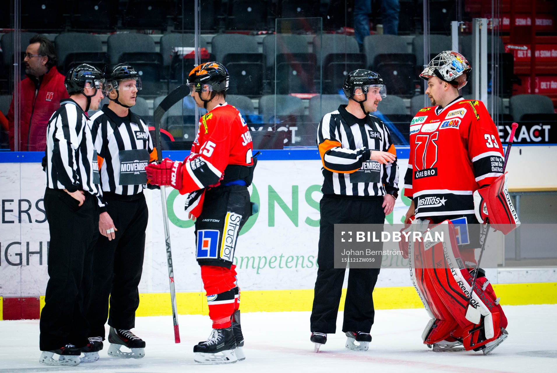 Örebros  Henrik Löwdahl och målvakt Julius Hudacek i