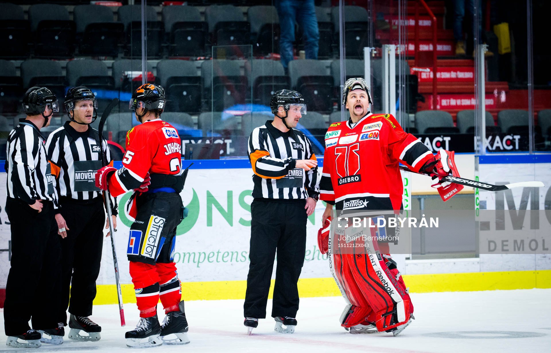 Örebros  Henrik Löwdahl och målvakt Julius Hudacek i
