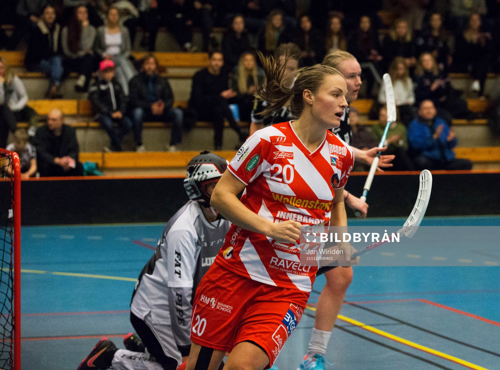 Pixbos Sara Helin jublar