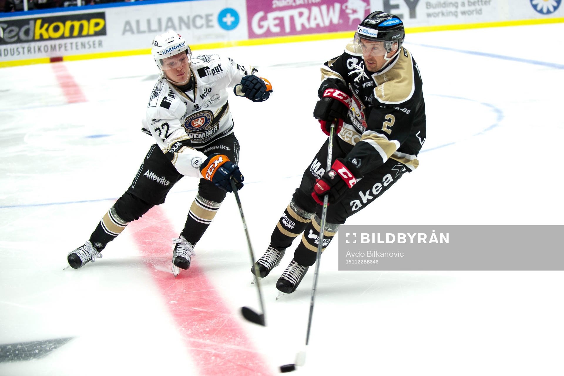 Växjös Gustav Rydahl och Malmö Redhawks  Erik Andersson