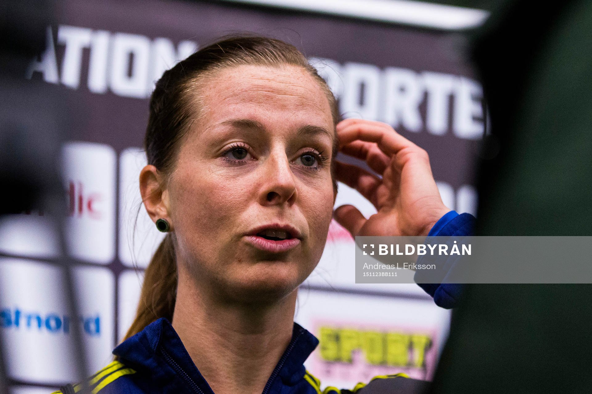 Sveriges Lotta Schelin blir intervjuad