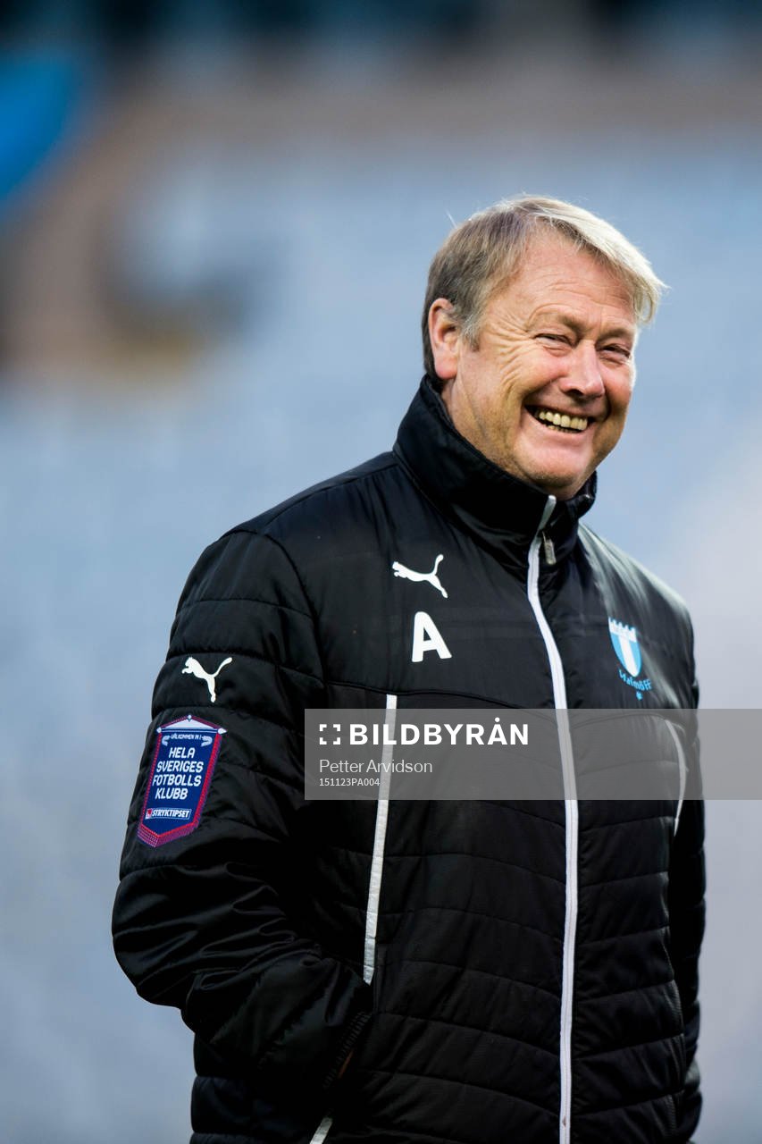 Malmö FFs tränare Åge Hareide skrattar