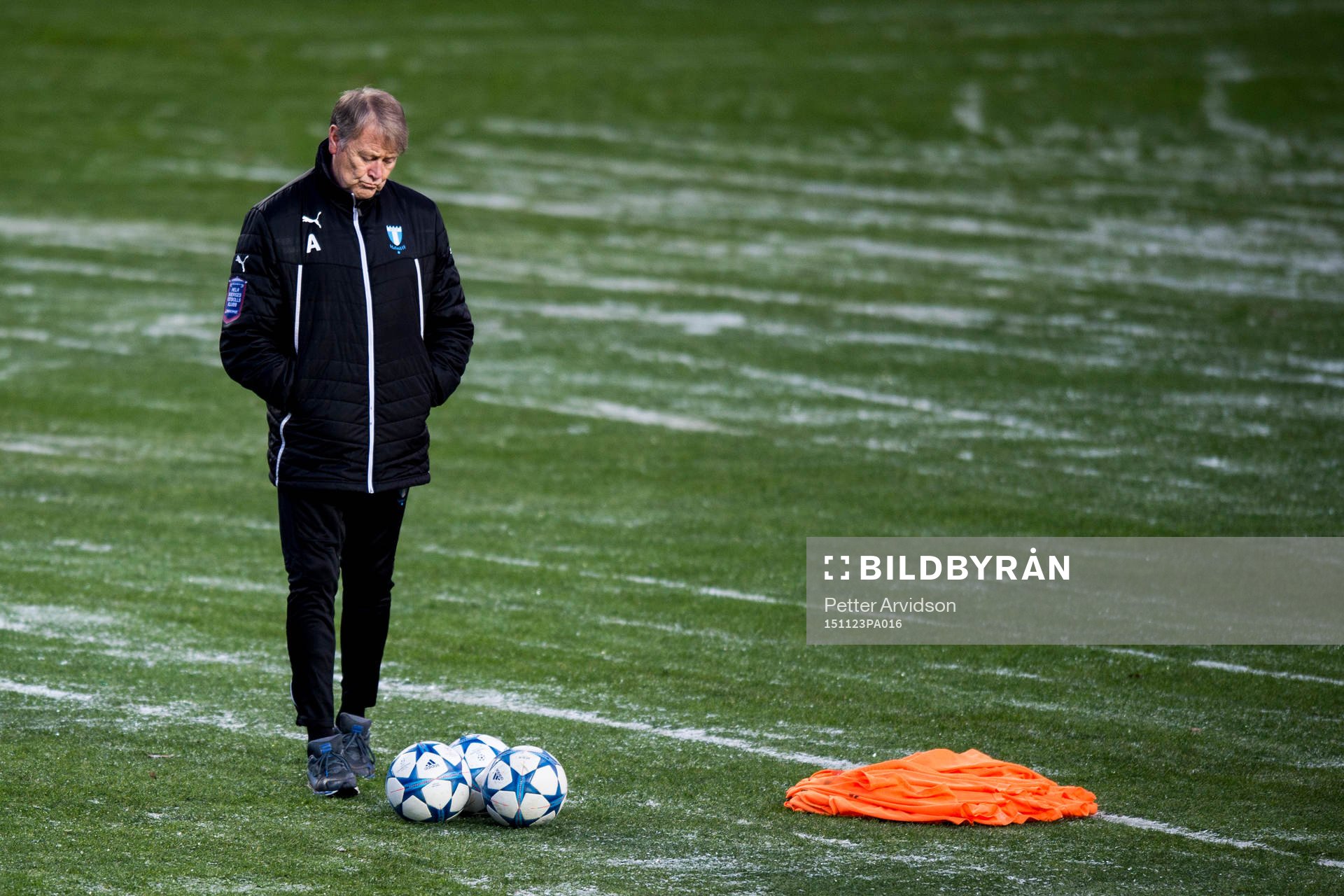 Malmö FFs tränare Åge Hareide ser bekymmersam ut