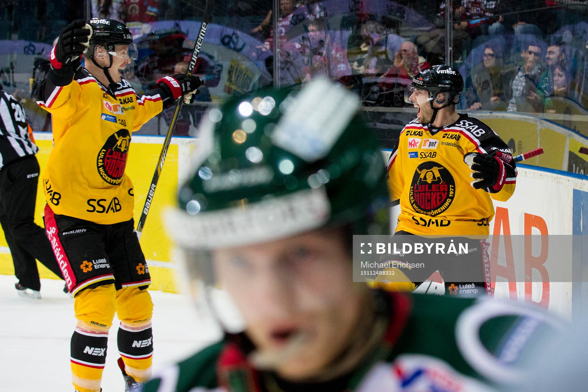 Luleås Lennart Petrell jublar ihop med 2-3 målskytten