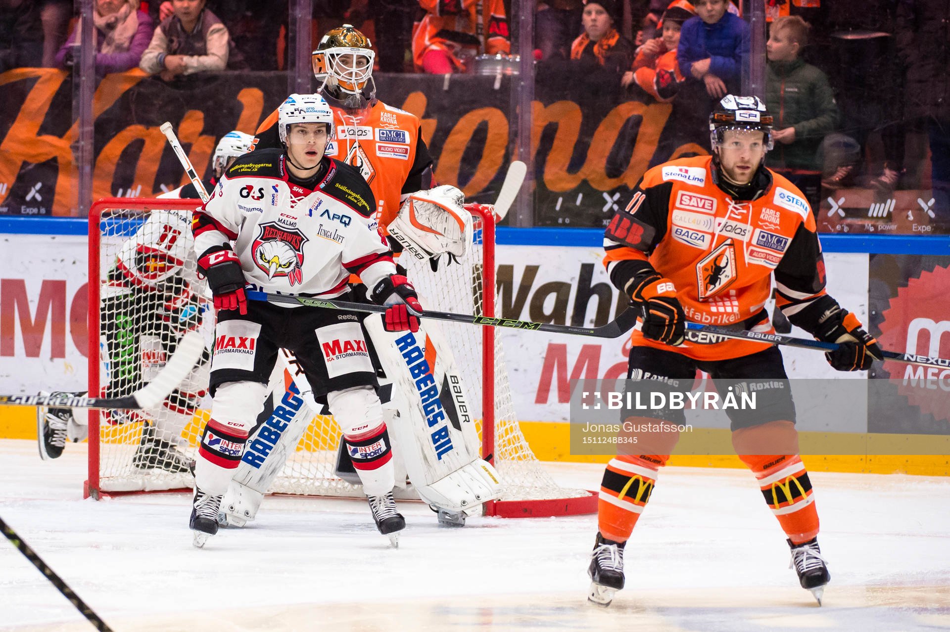Malmö Redhawks Björn Svensson oroar framför Karlskronas