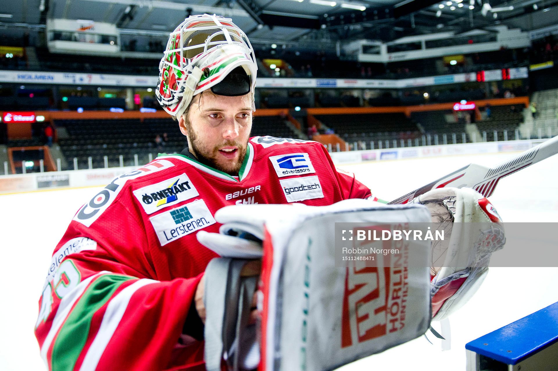 Modos målvakt Jonatan Bjurö jublar