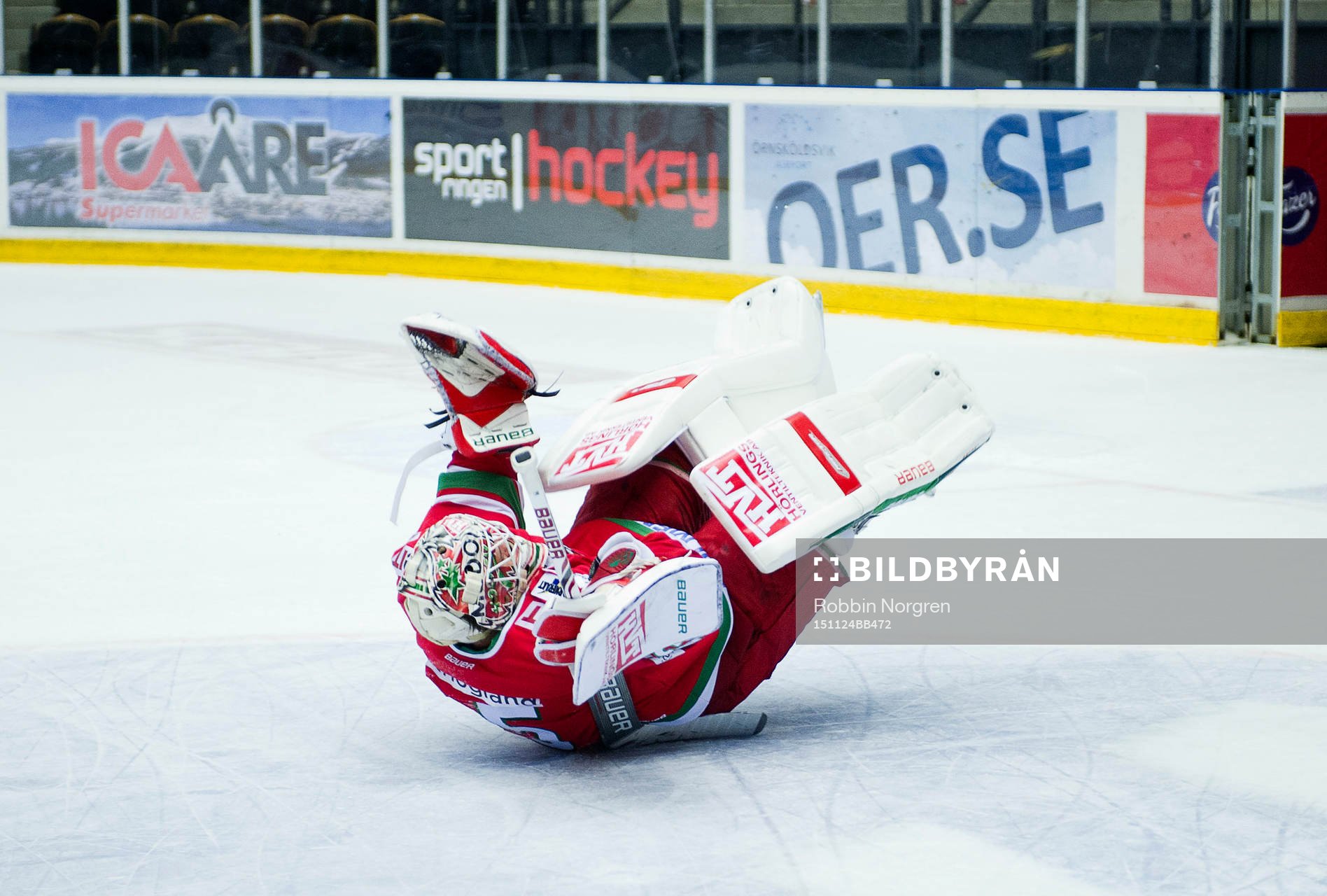 Modos målvakt Jonatan Bjurö jublar