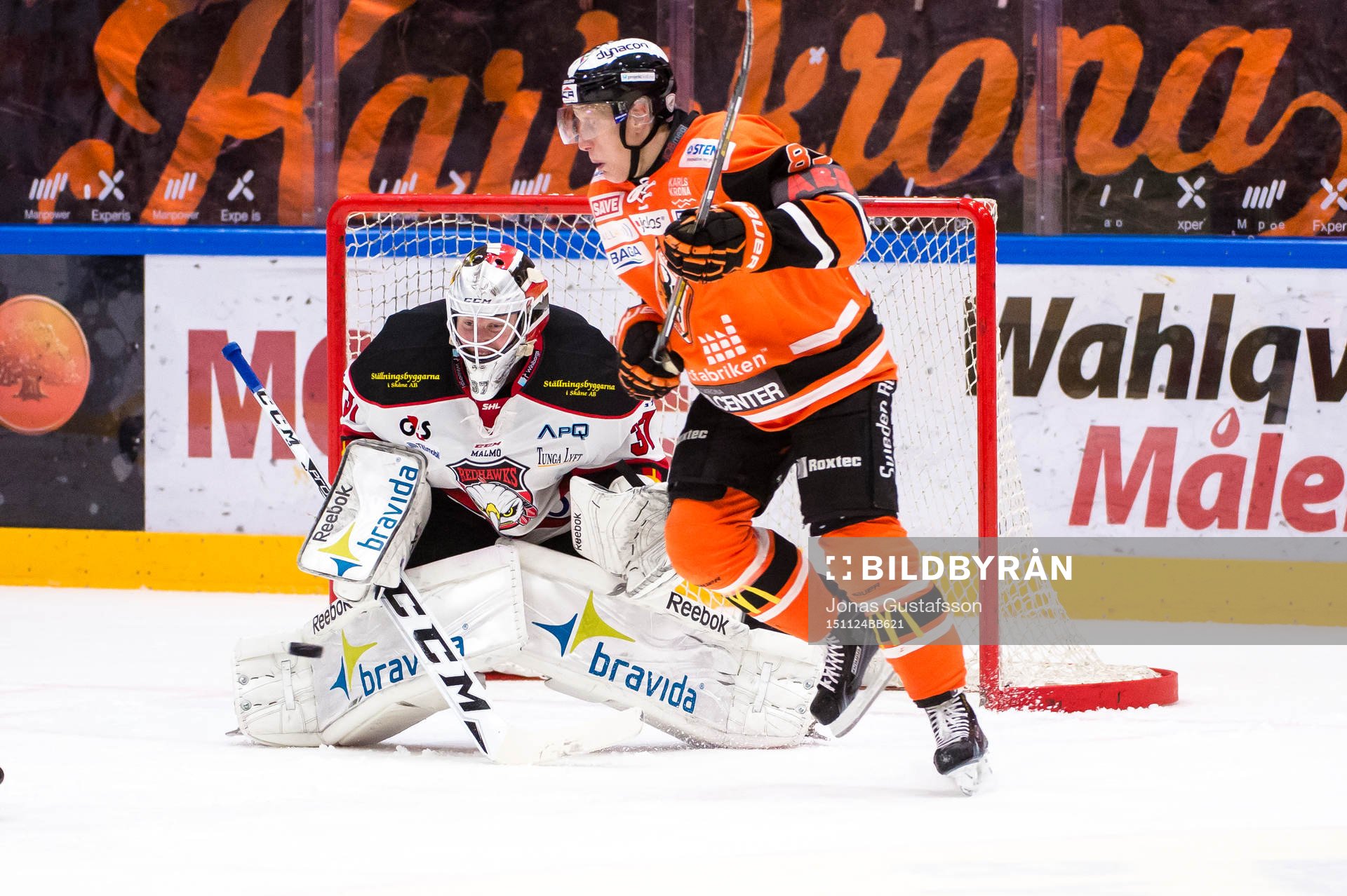 Malmö Redhawks målvakt Jonas Gunnarsson  och Karlskronas