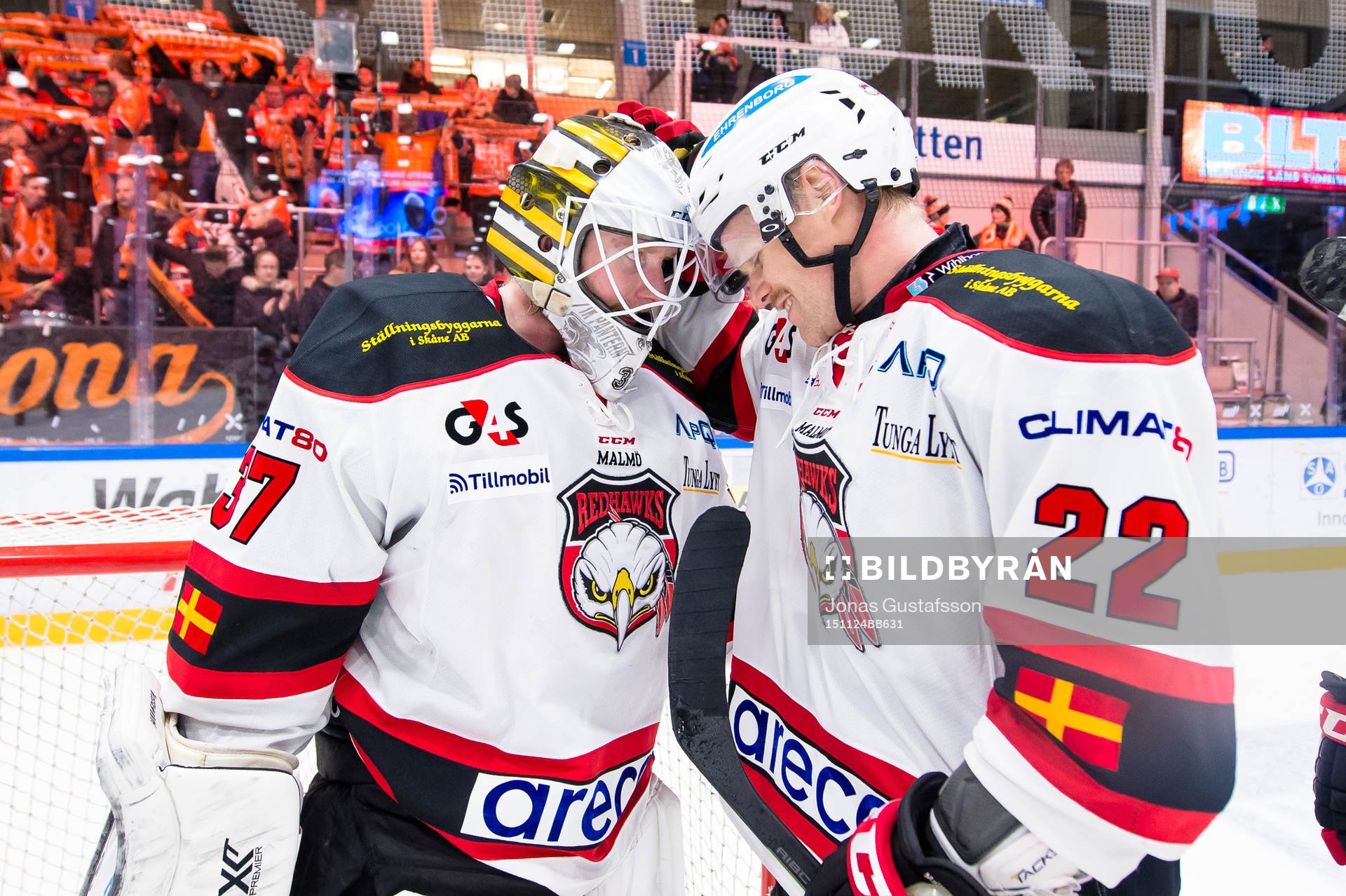 Malmö Redhawks Jeremias Augustin kramar målvakt Jonas
