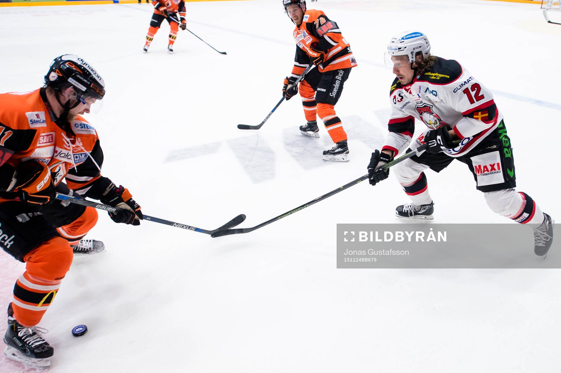 Malmö Redhawks Andreas Thuresson med pucken