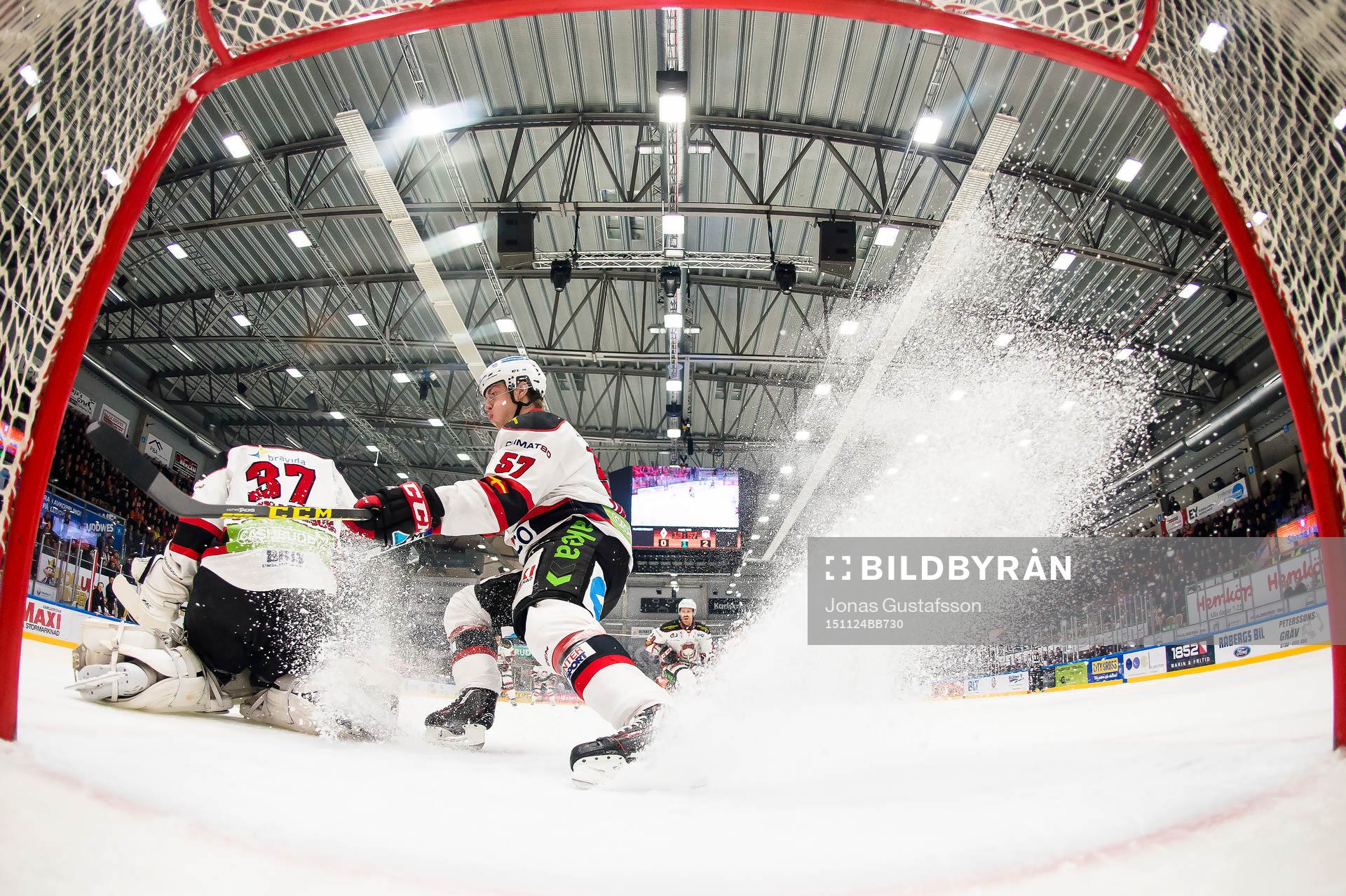 Malmö Redhawks Johan Ivarsson och målvakt Jonas Gunnarsson