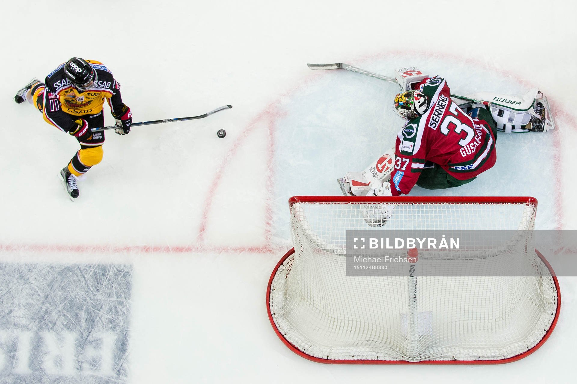 Luleås Jacob Micflikier kvitterar till 2-2 på Frölundas
