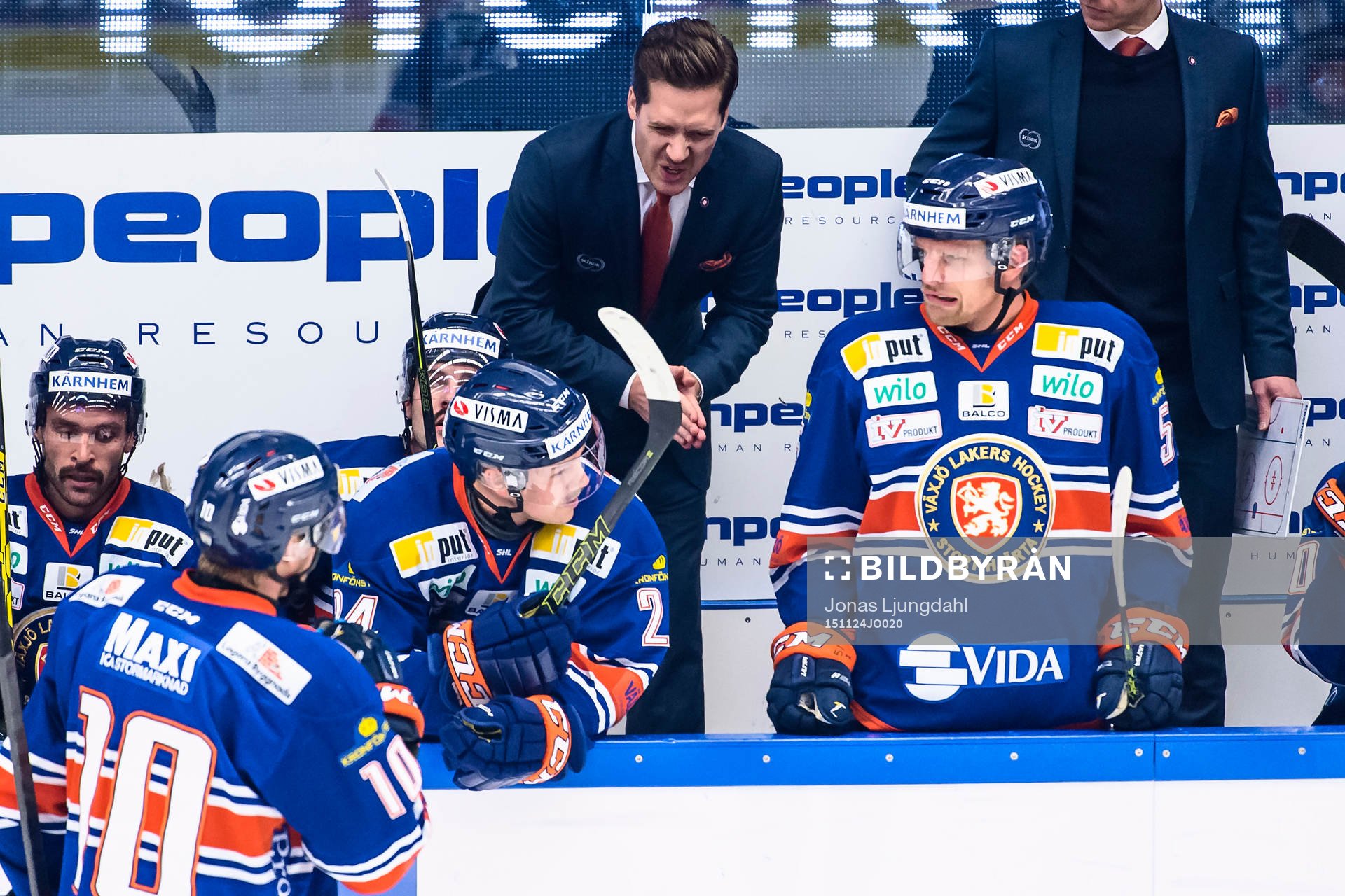 Växjös tränare Sam Hallam skriker