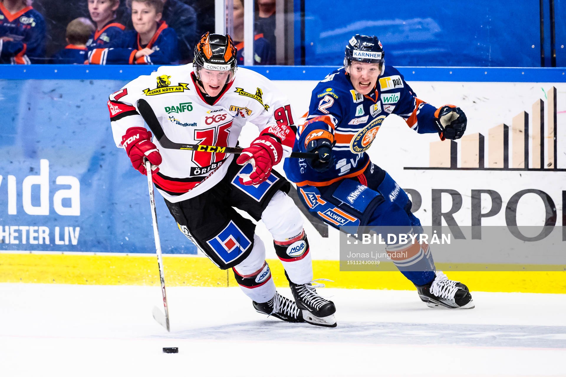 Örebros Jakub Krejcik jagas av Växjös Gustav Rydahl