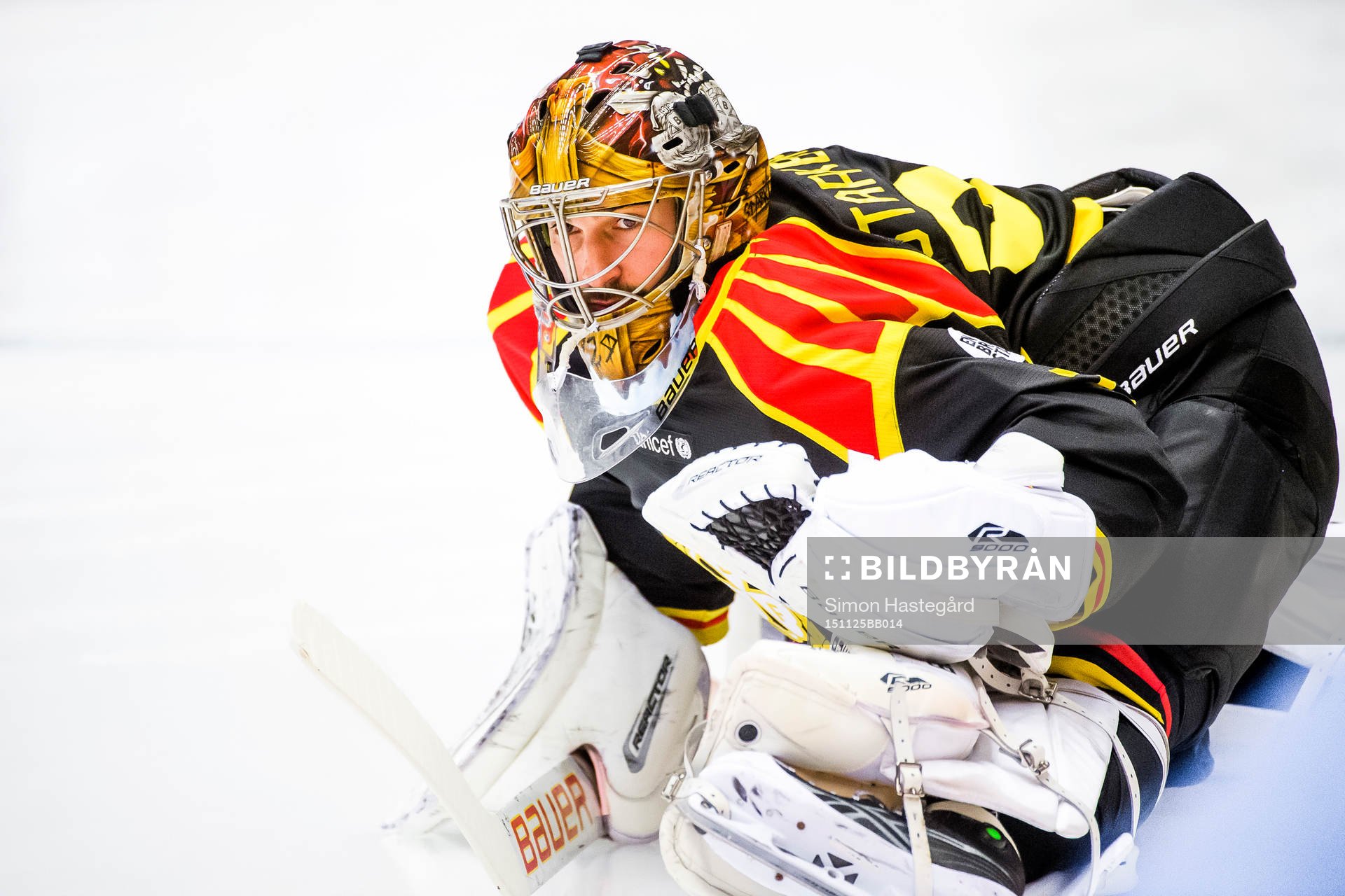 Brynäs målvakt Bernhard Starkbaum före ishockeymatchen i