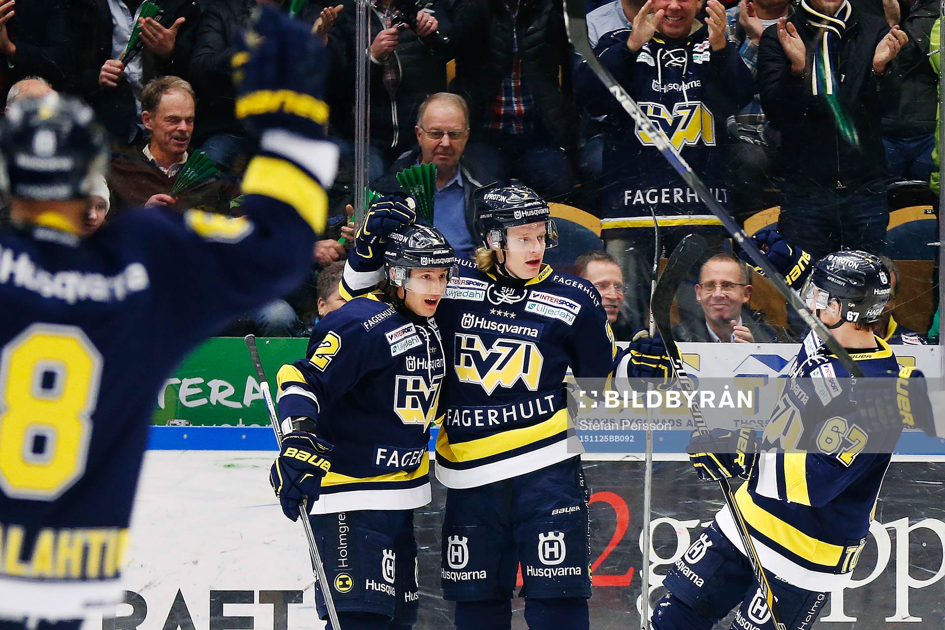 s Anton Bengtsson (m) gör 1-0 och jublar med Jere