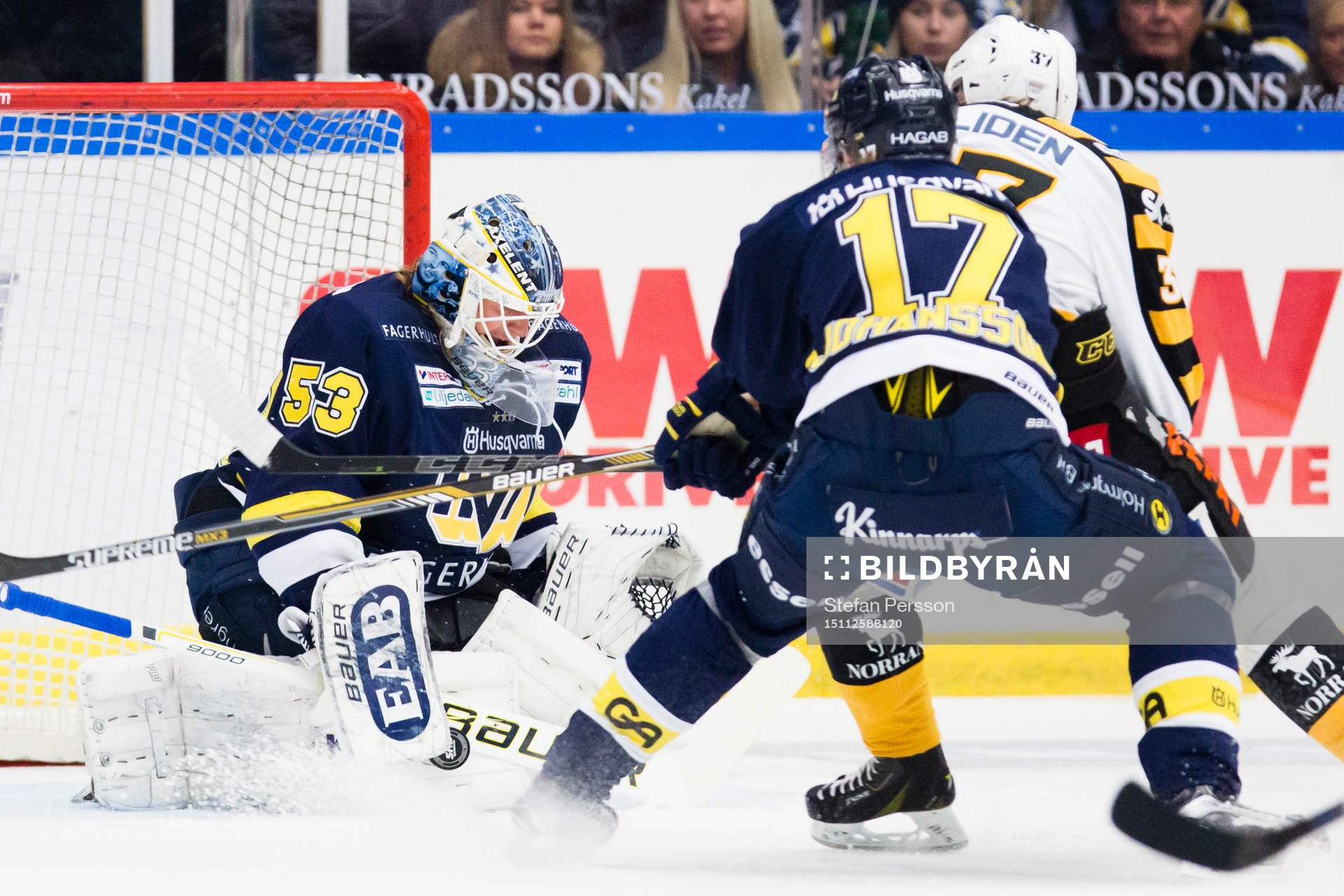 s målvakt Fredrik Pettersson-Wentzel och Emil Johansson
