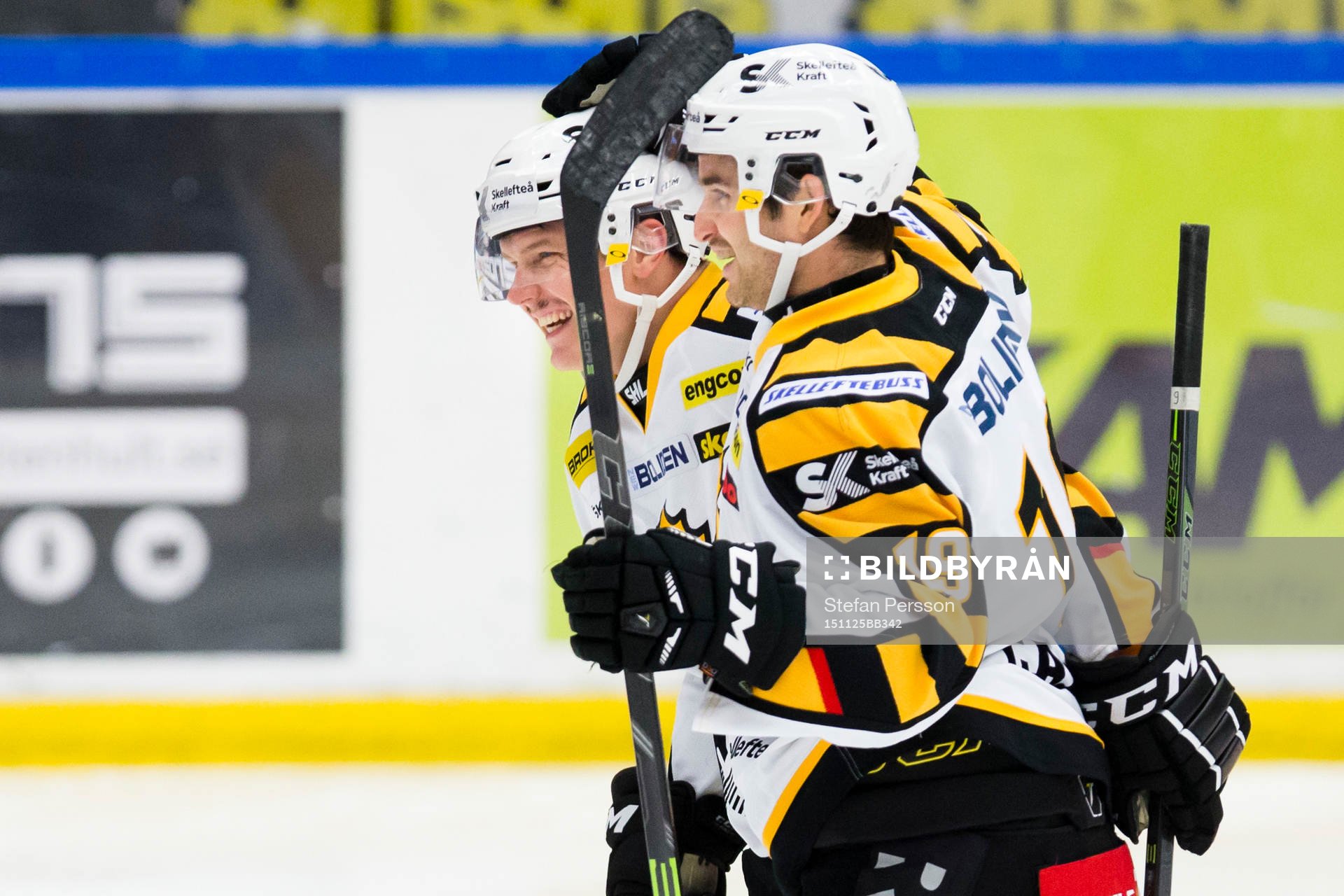 Skellefteås Patrik Zackrisson och Andrew Calof jublar