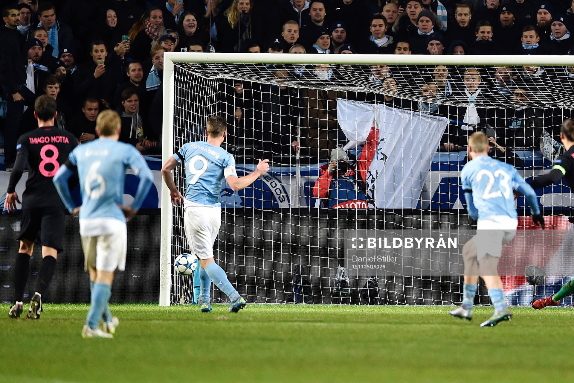 Malmö FFs Markus Rosenberg sätter en straff i stolpen