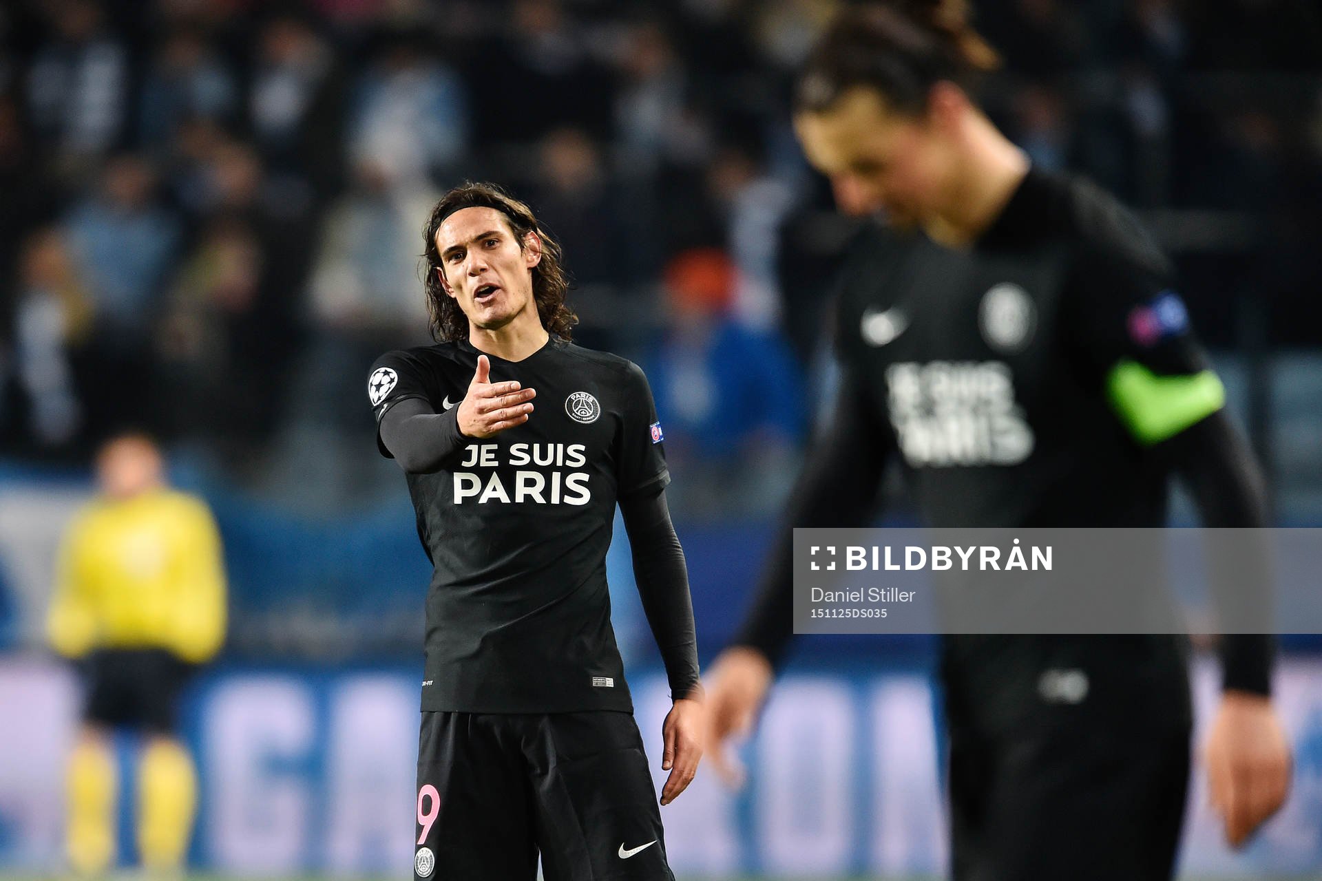 s Edinson Cavani reagerar mot Zlatan Ibrahimovic