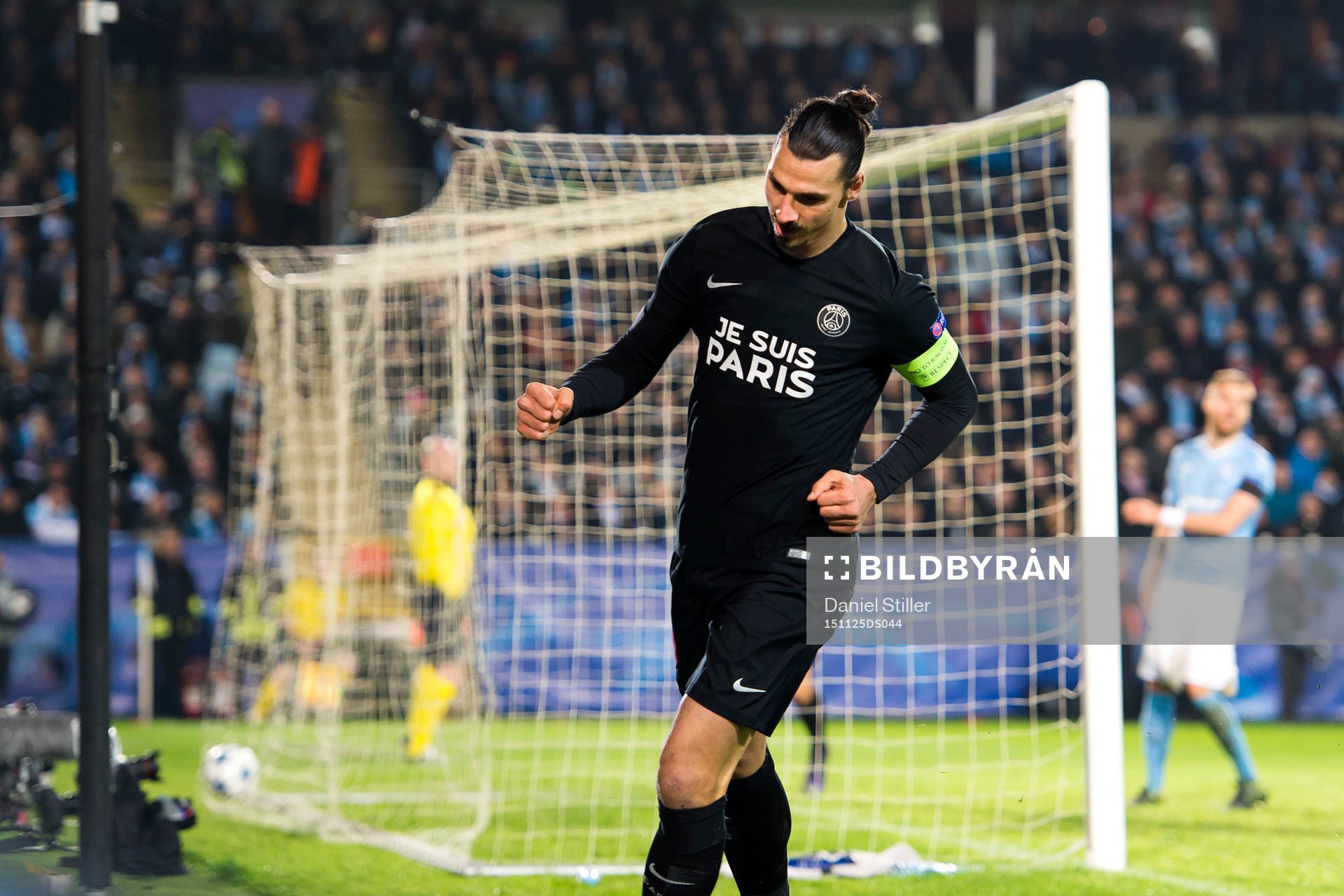 PSG:s Zlatan Ibrahimovic jublar efter att ha gjort 0-3 under fotbollsmatchen i Champions League mellan Malmö FF och Paris Saint Germain den 25 november 2015 i Malmö.