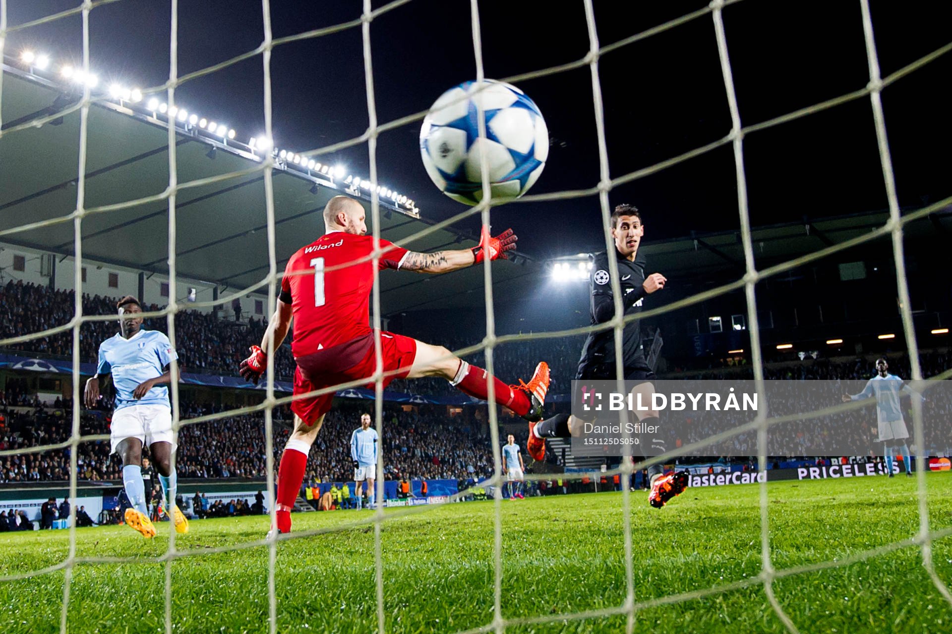 s Angel Di Maria gör 0-4 bakom Malmö FFs målvakt Johan