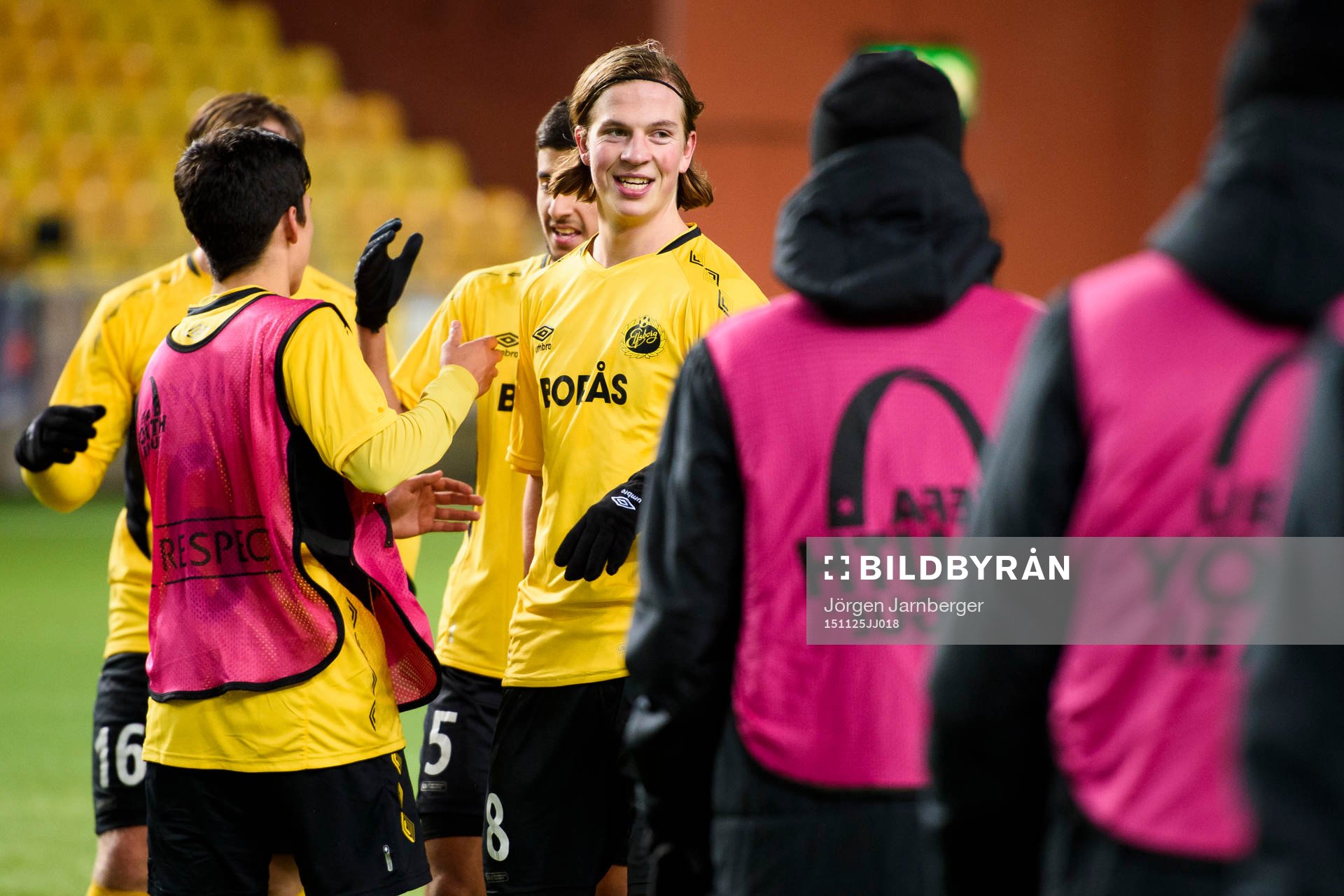 Elfsborgs Simon Olsson och övriga spelare jublar