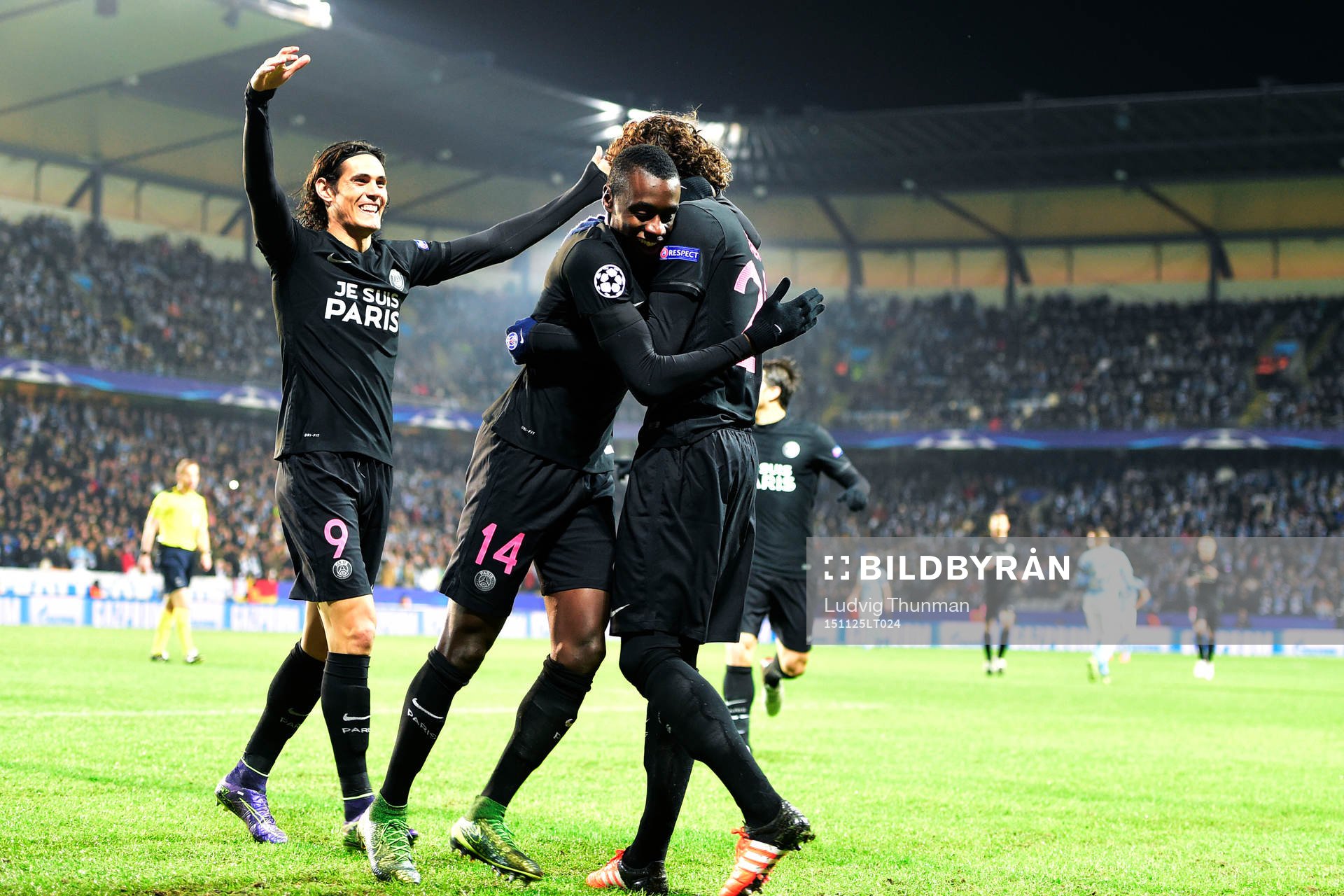 s Adrien Rabiot gör 0-1 och jublar med Edinson Cavani och