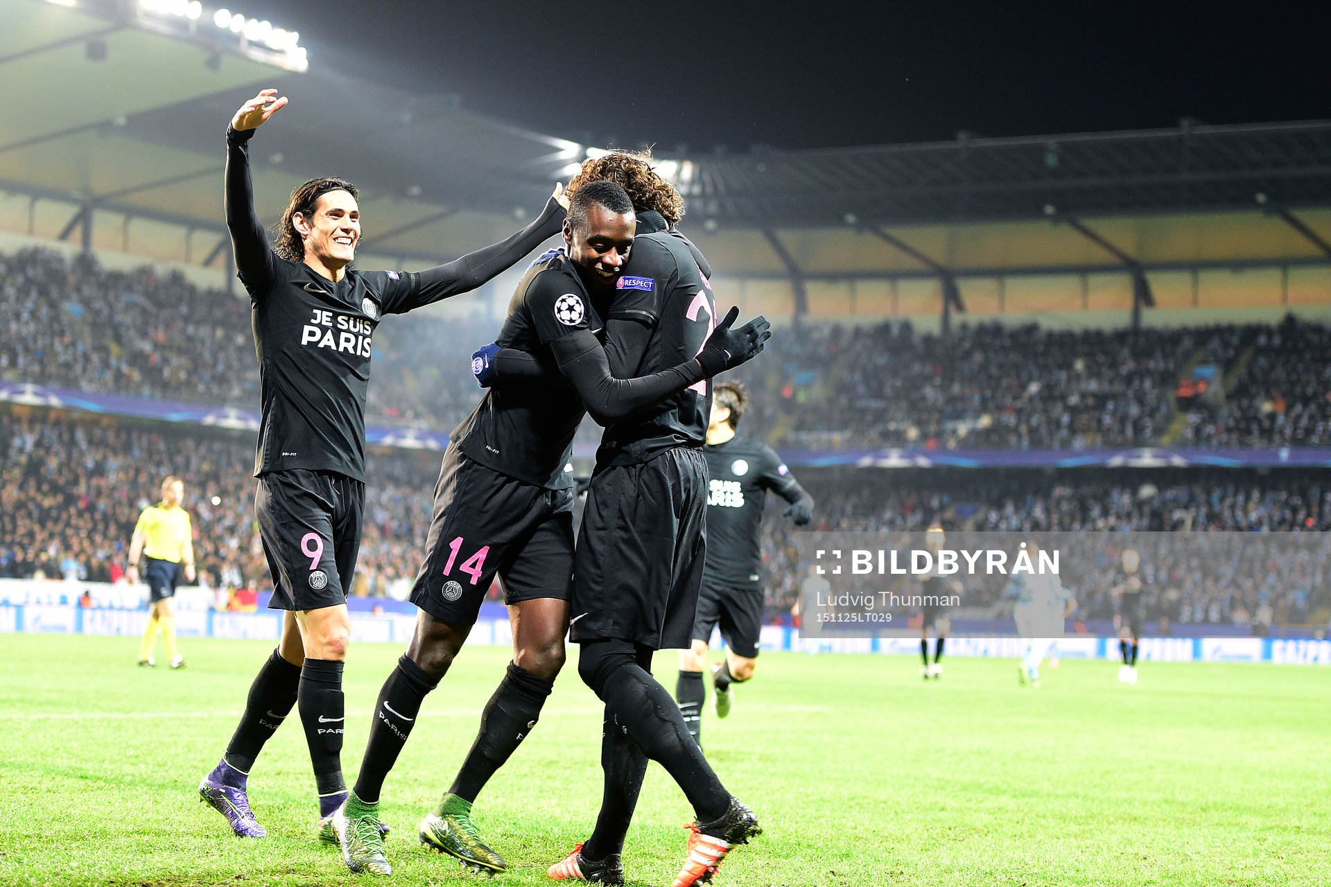 s Adrien Rabiot gör 0-1 och jublar med Edinson Cavani och