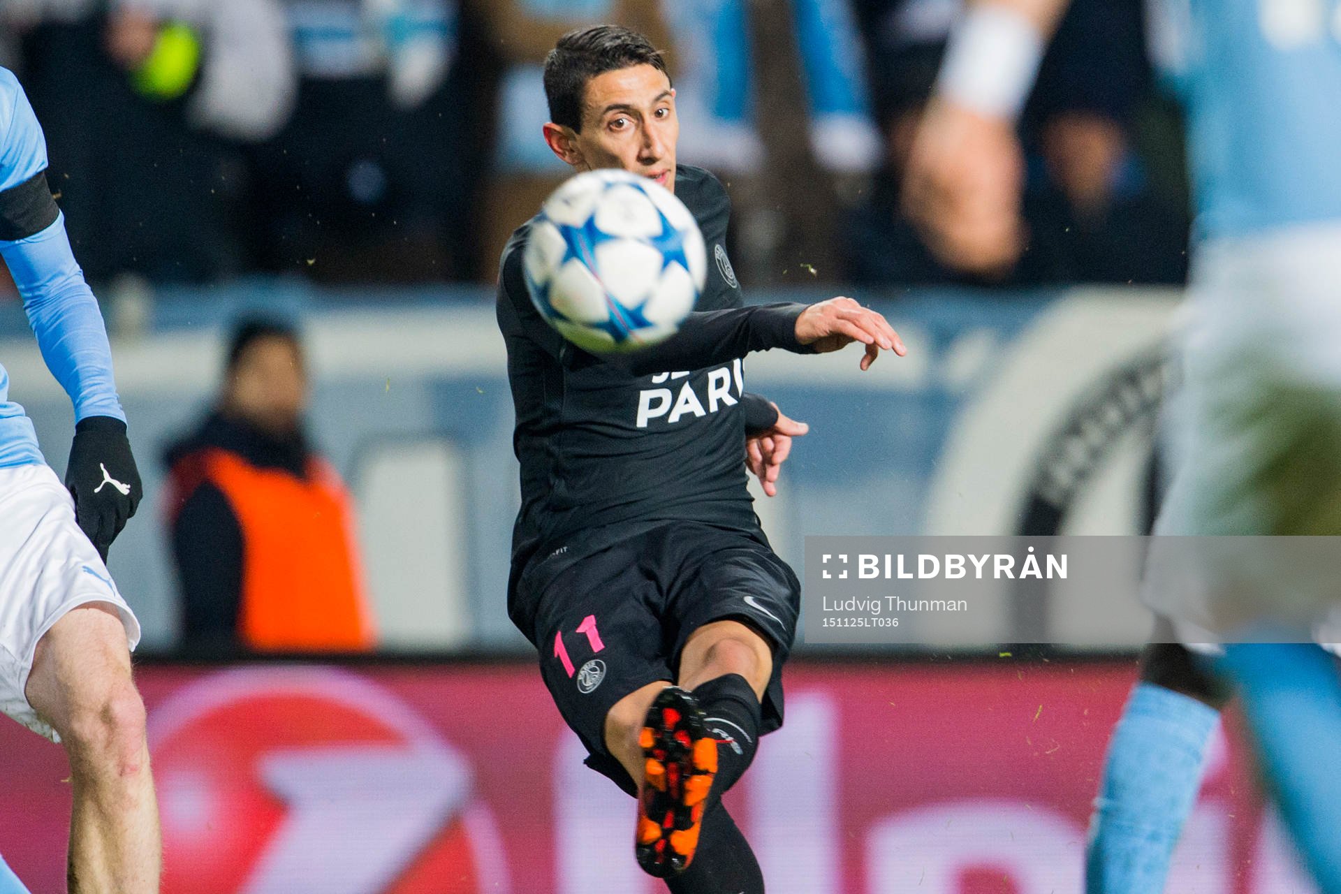 s Angel Di Maria skjuter