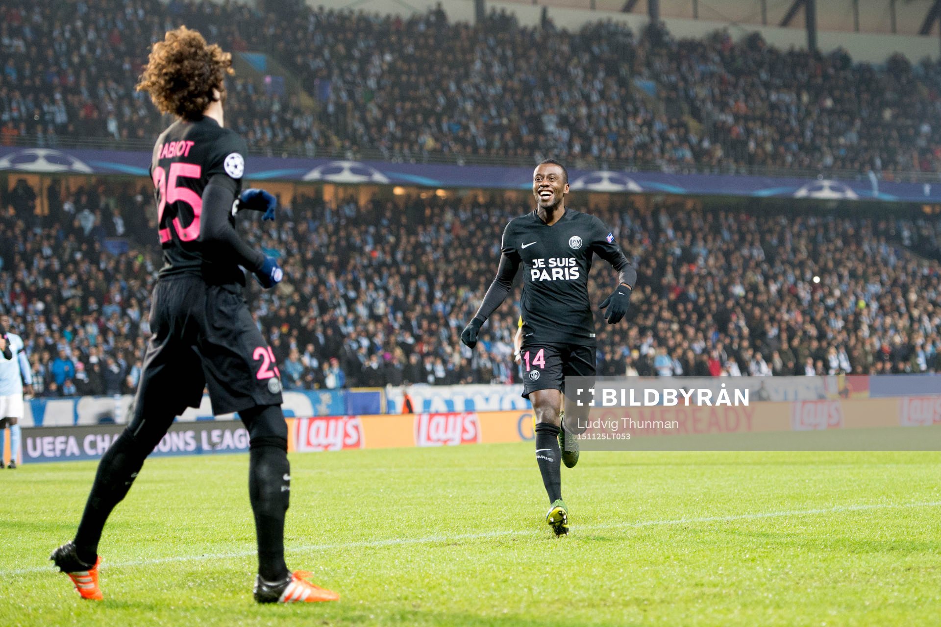 s Blaise Matuidi (th) jublar med Adrien Rabiot (tv) som