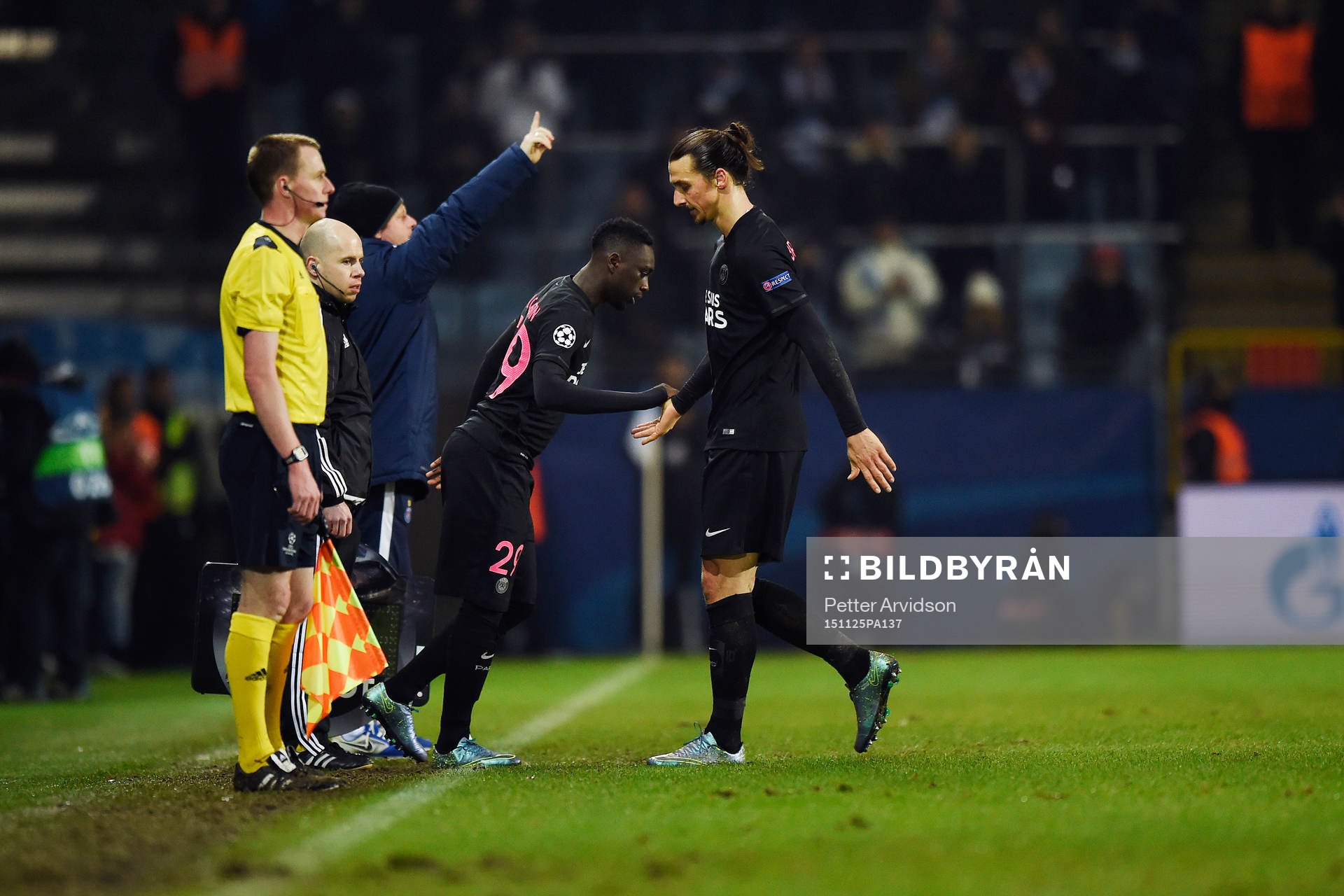 s Zlatan Ibrahimovic byts ut och Jean-Kévin Augustin byts