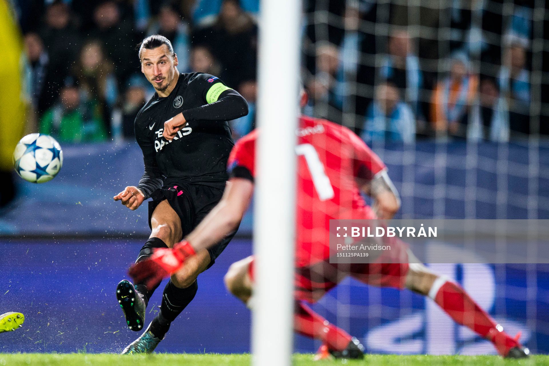 s Zlatan Ibrahimovic gör 0-3 bakom Malmö FFs målvakt