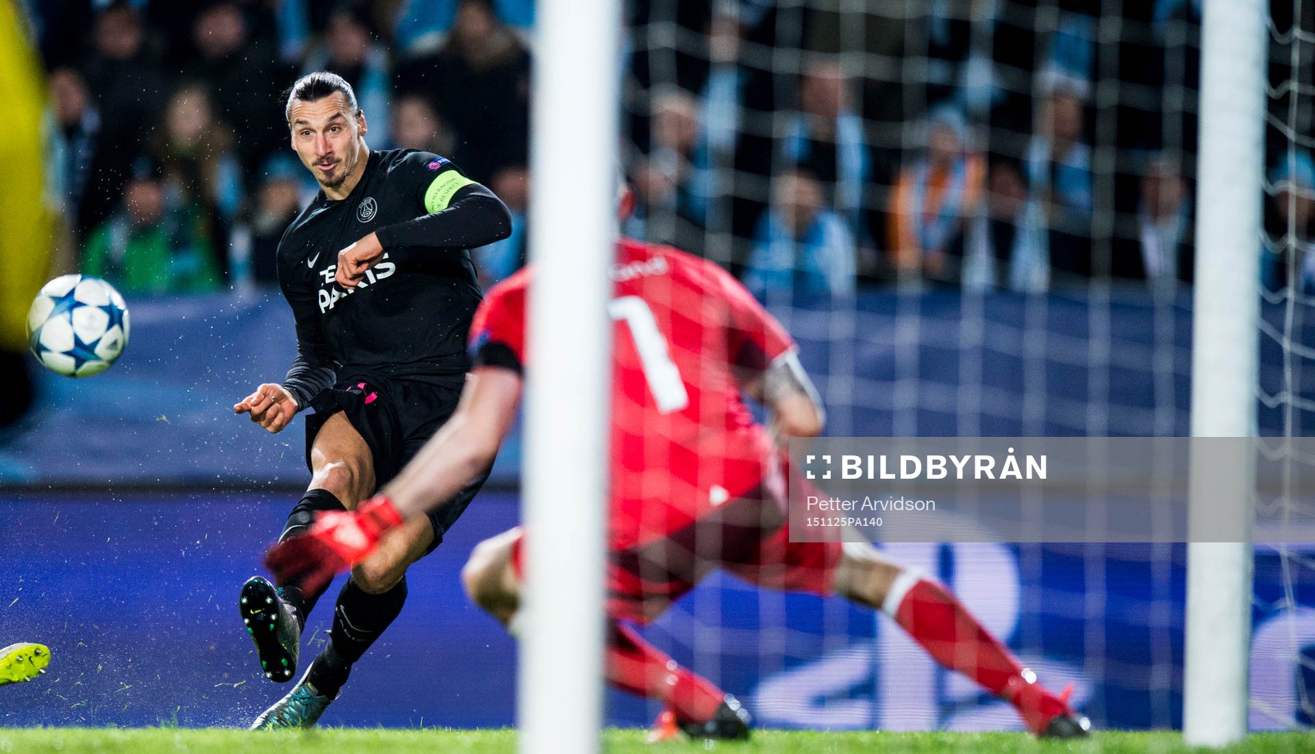 s Zlatan Ibrahimovic gör 0-3 bakom Malmö FFs målvakt