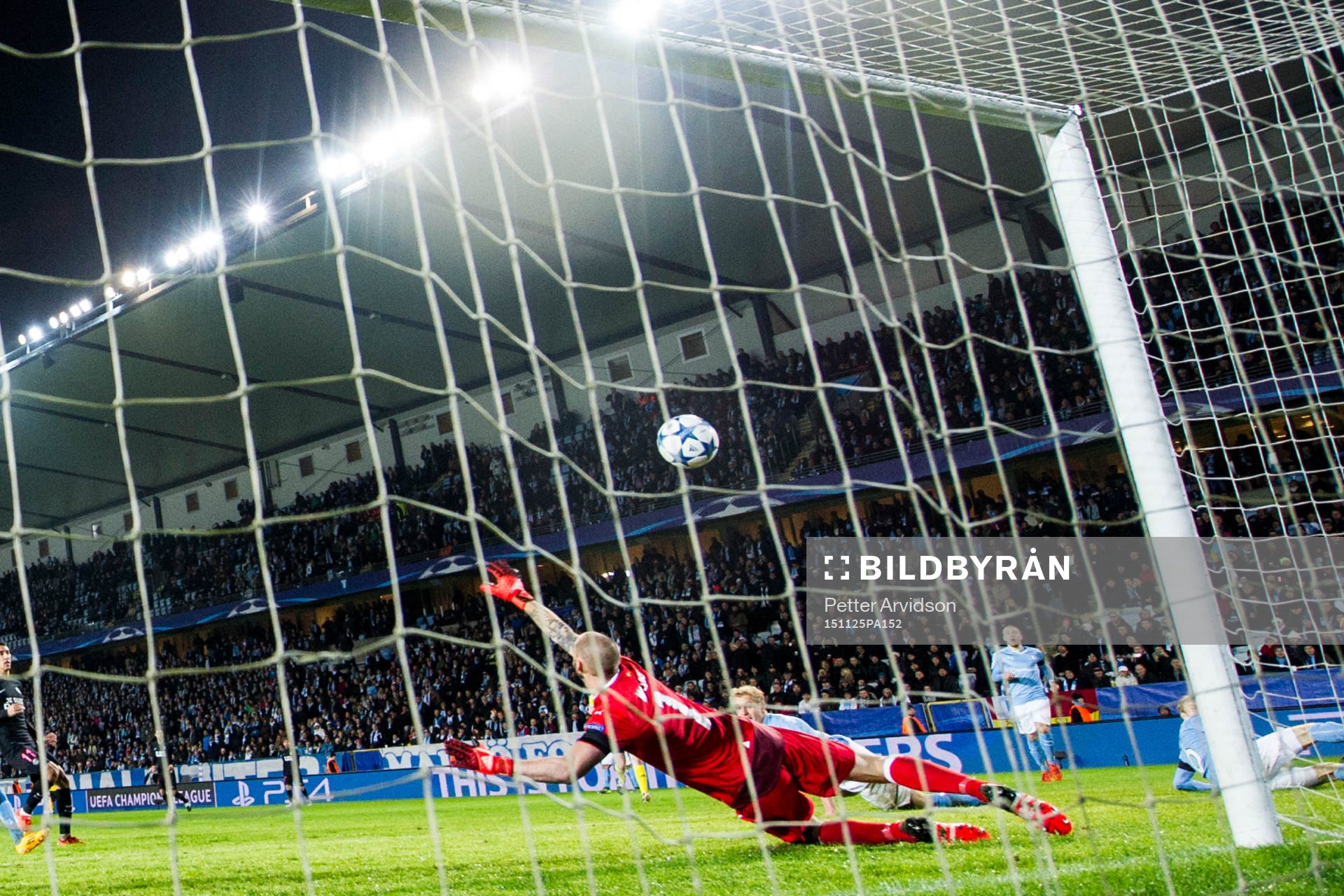 s Zlatan Ibrahimovic gör 0-3 bakom Malmö FFs målvakt
