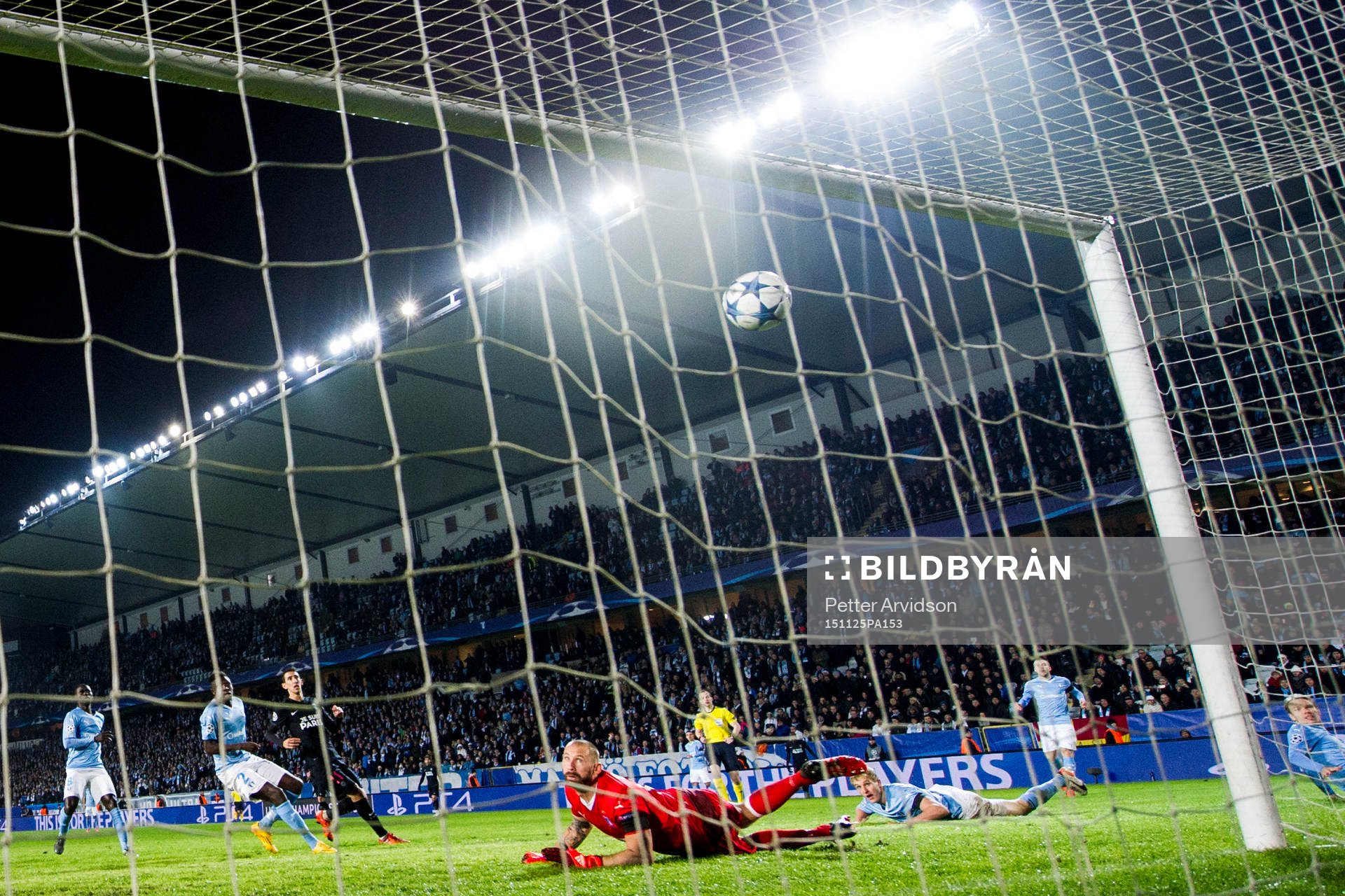 s Zlatan Ibrahimovic (ej i bild) gör 0-3 bakom Malmö FFs