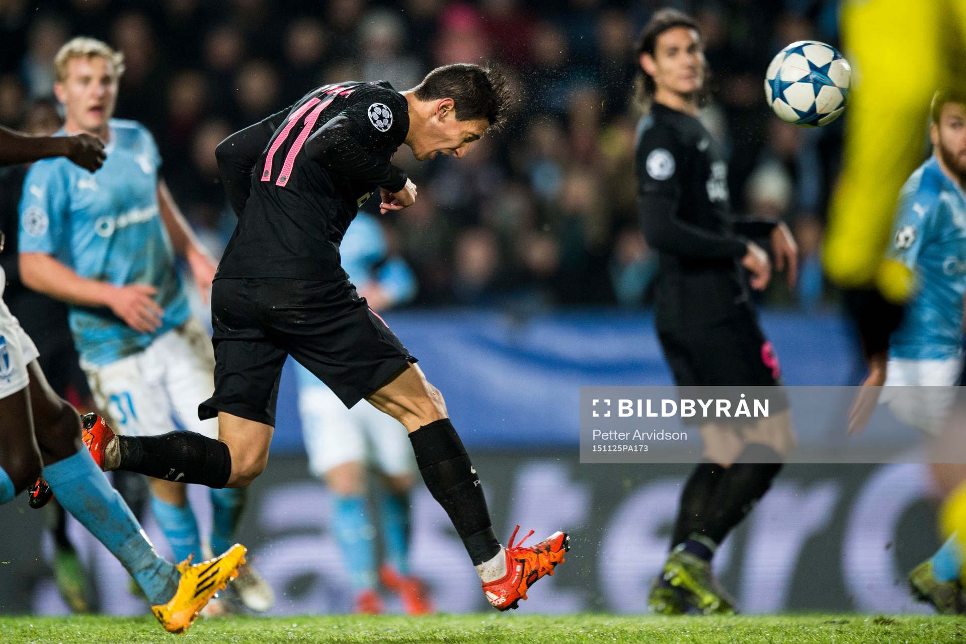 s Angel Di Maria nickar in 0-4 målet