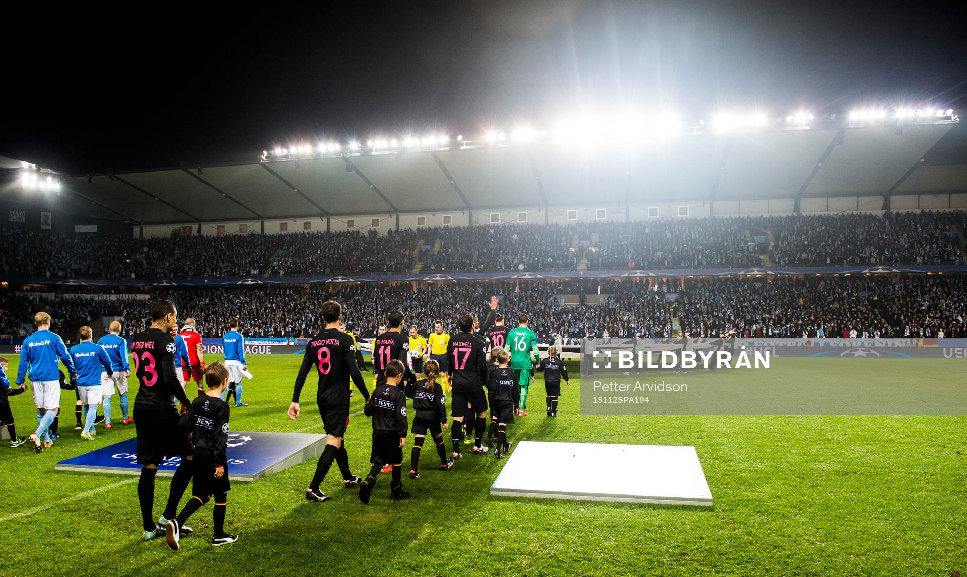 s spelare gör entré på Swedbank Stadion