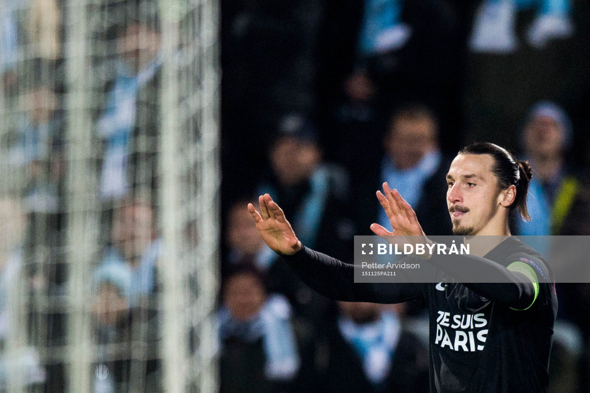 PSG:s Zlatan Ibrahimovic jublar efter sitt 0-3 mål under fotbollsmatchen i Champions League mellan Malmö FF och Paris Saint Germain den 25 november 2015 i Malmö.