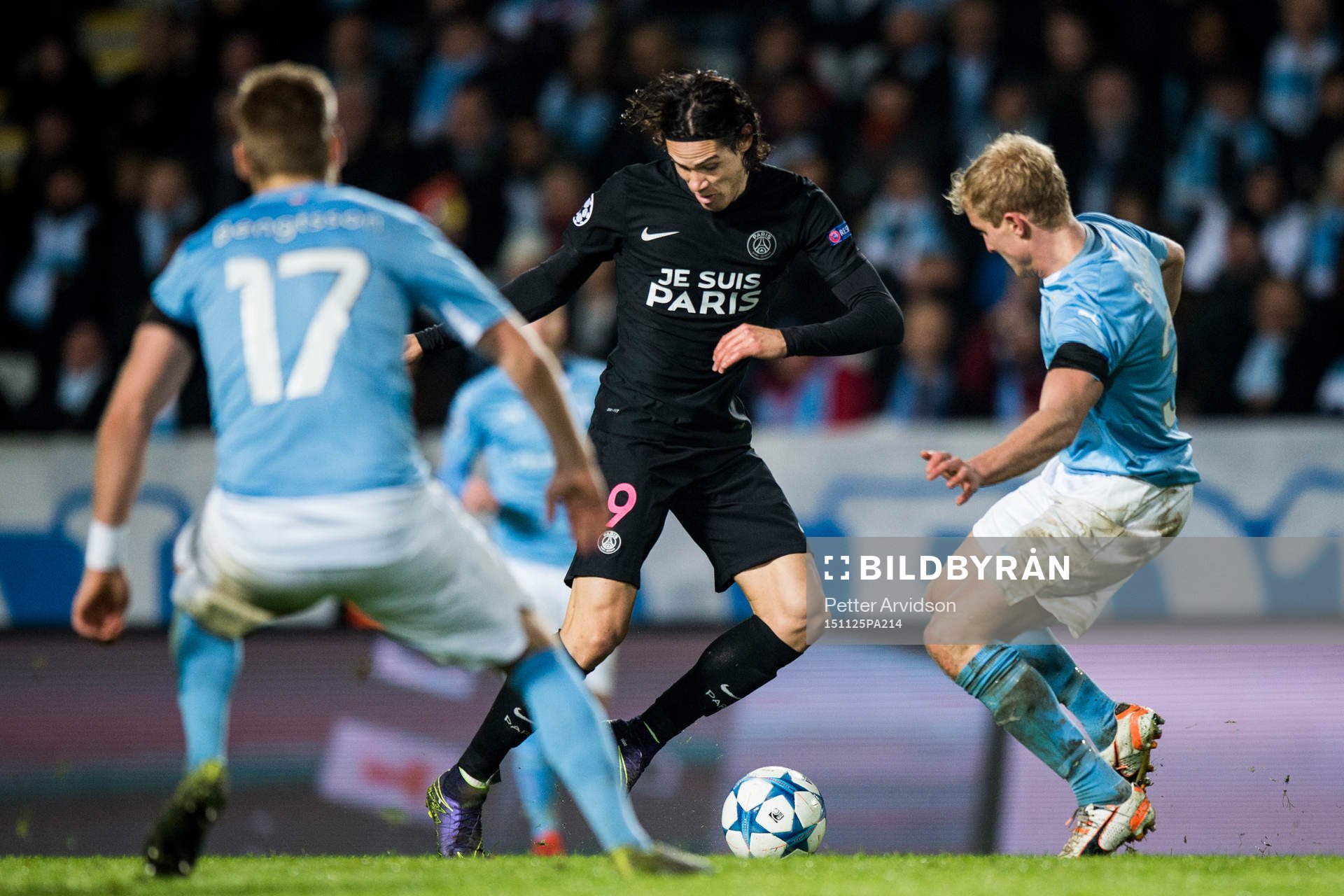 s Edinson Cavani mot Malmö FFs Franz Brorsson