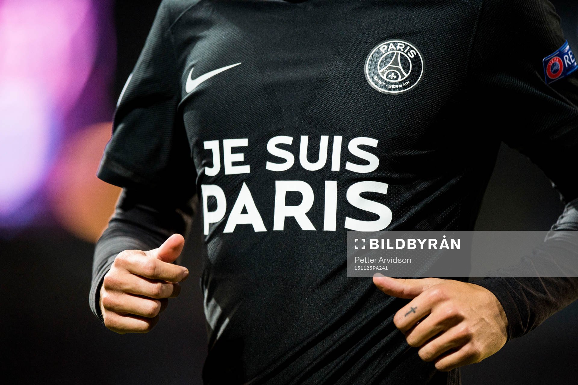 s matchtröja med texten Je suis Paris