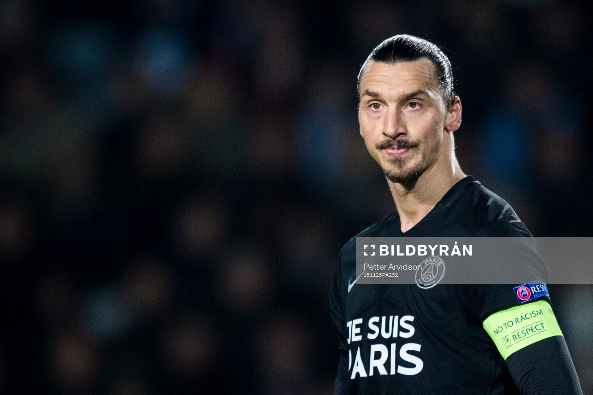 s Zlatan Ibrahimovic med kaptensbindeln
