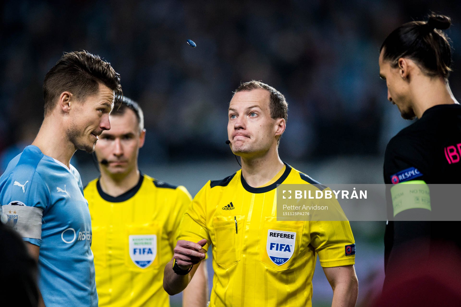 s Zlatan Ibrahimovic tittar på när domare William Collum