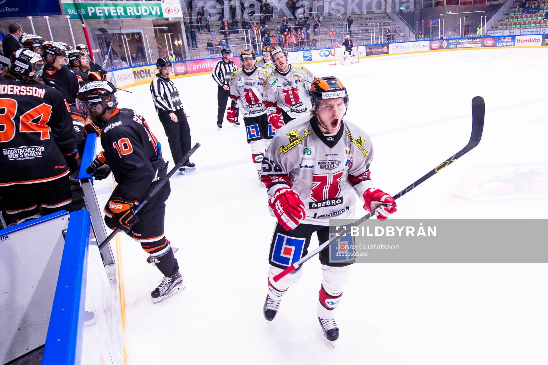 Örebros Bobbo Petersson har gjort 1-2