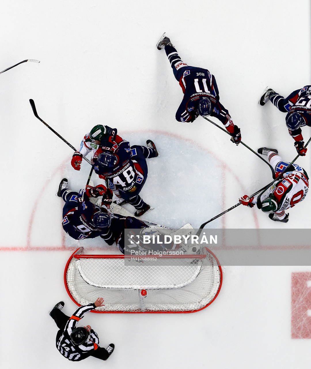 Frölundas Joel Lundqvist gör mål 0-1 trots spelare i