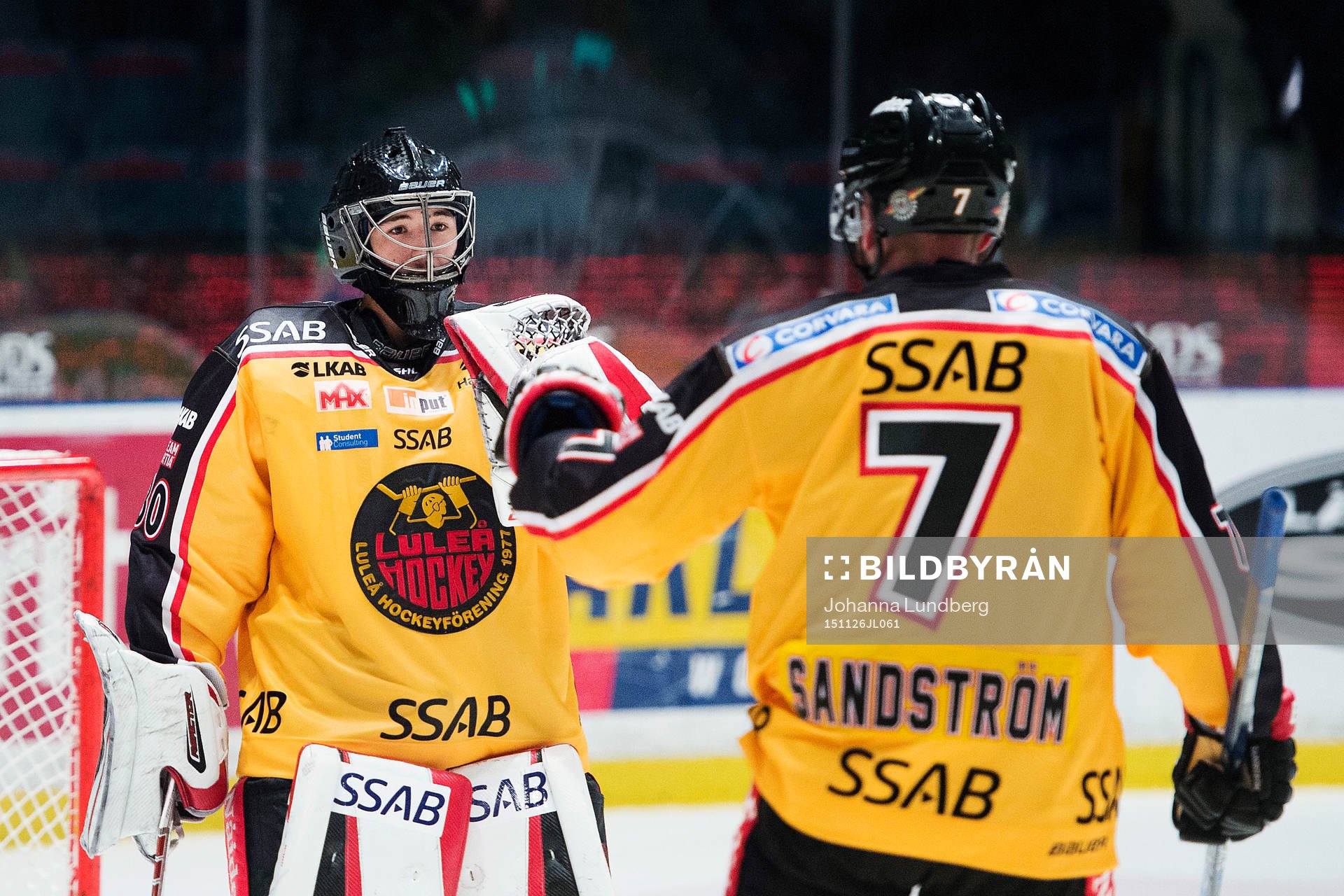 Luleås målvakt Samuel Ward jublar mot Jan Sandström
