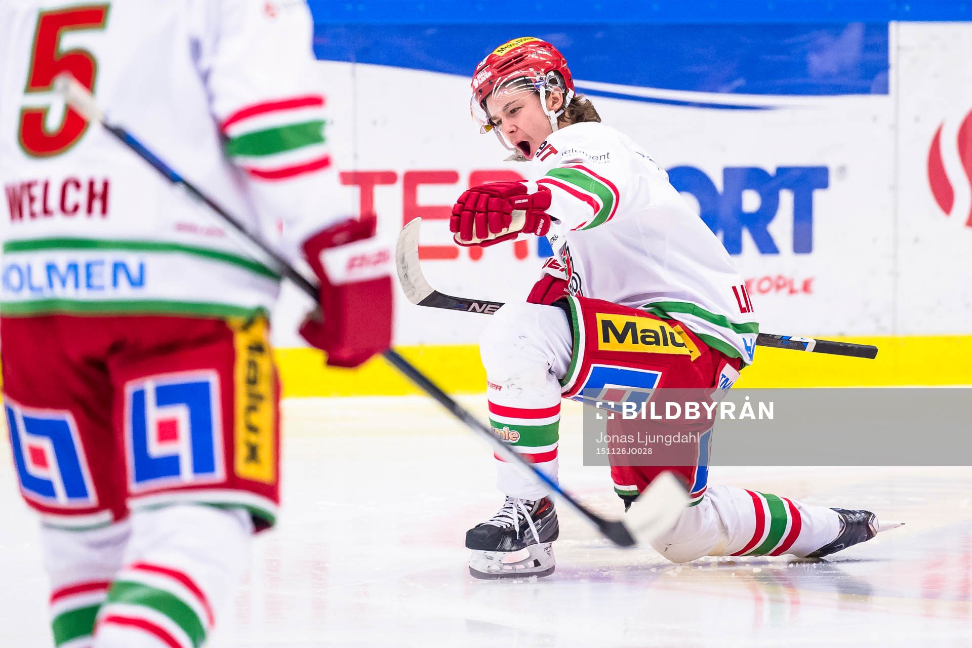 Modos Jesper Lindgren jublar