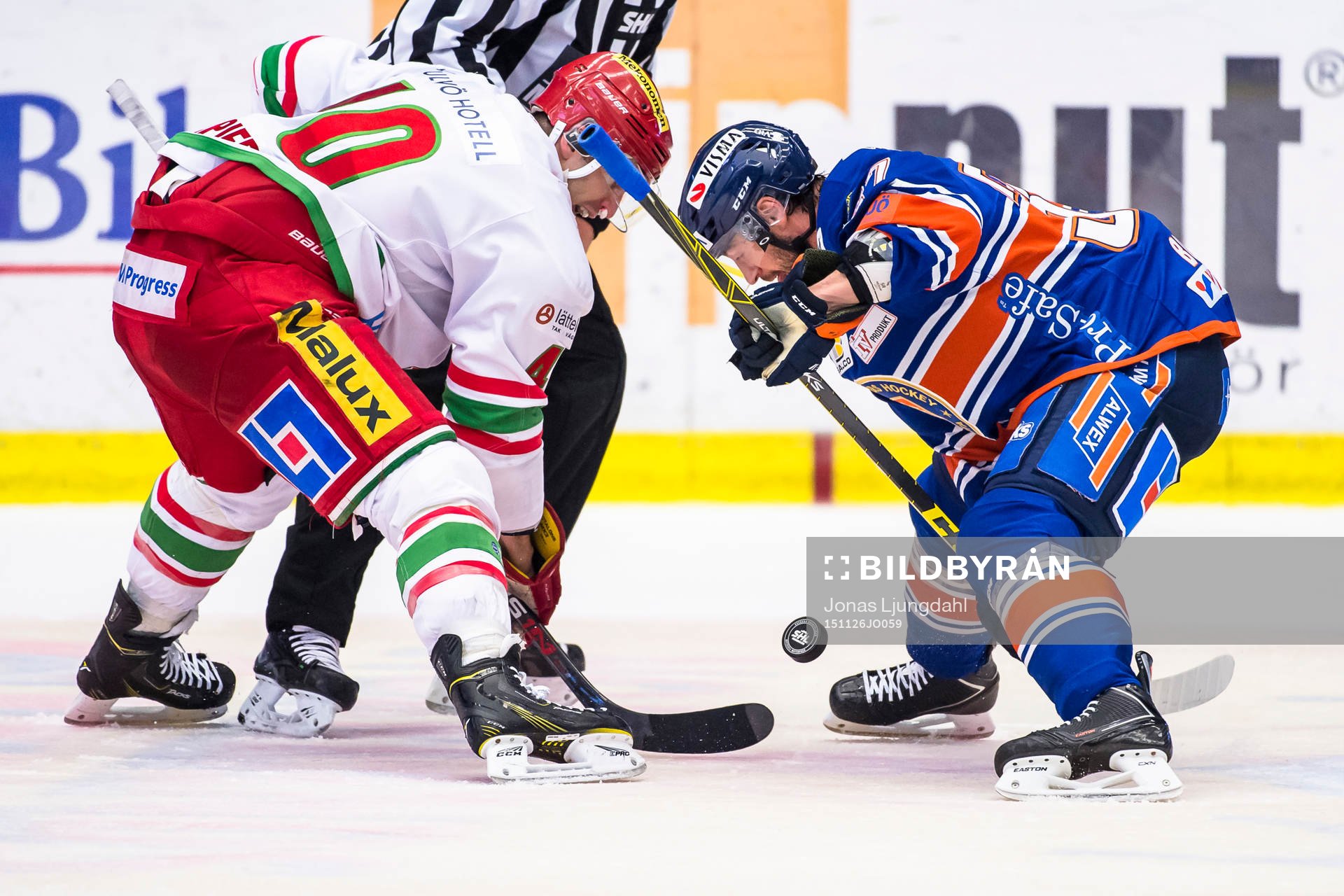 Tek mellan Modos Maxim Lapierre och Växjös Adam Burish