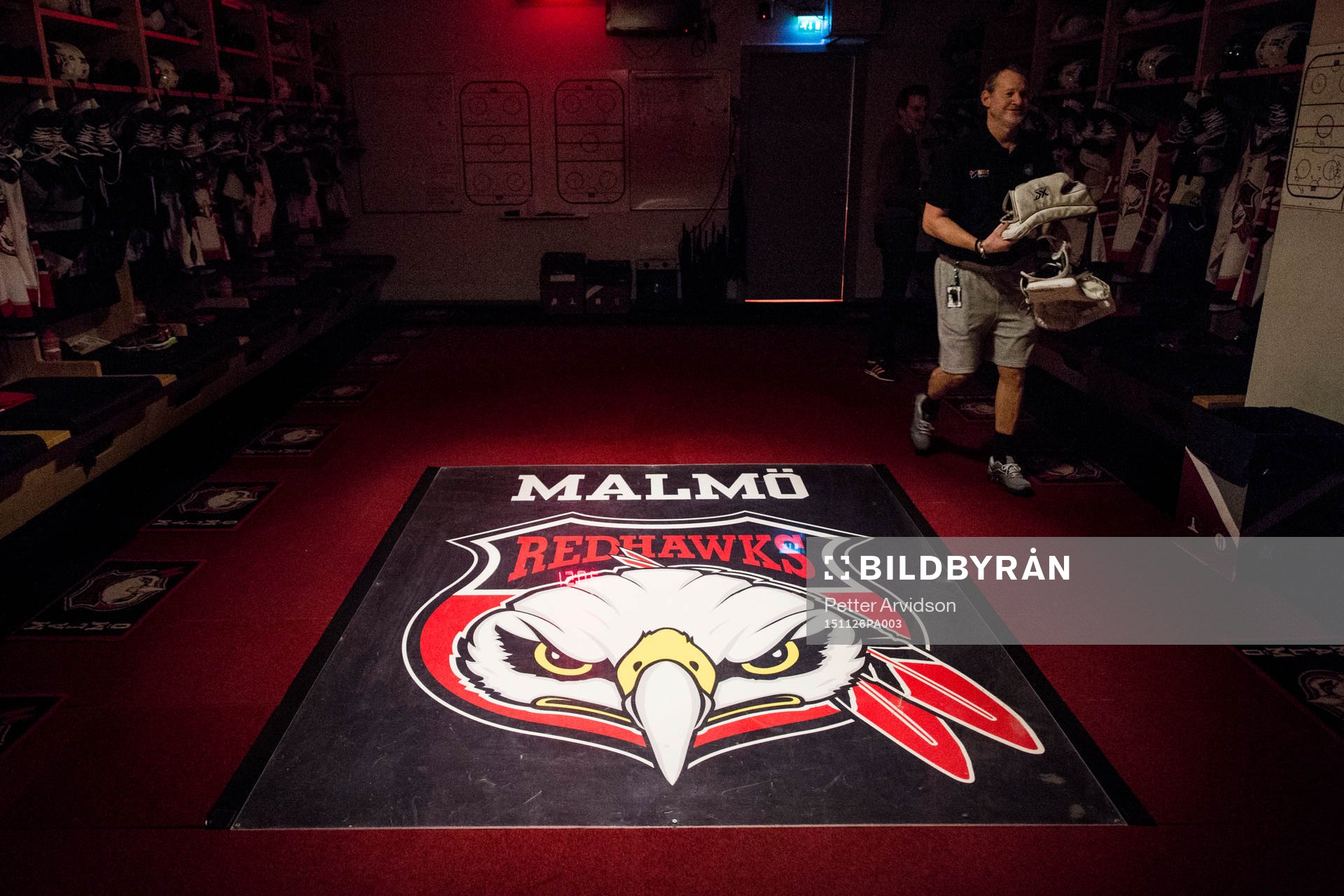 Malmö Redhawks klubbmärke i omklädningsrummet
