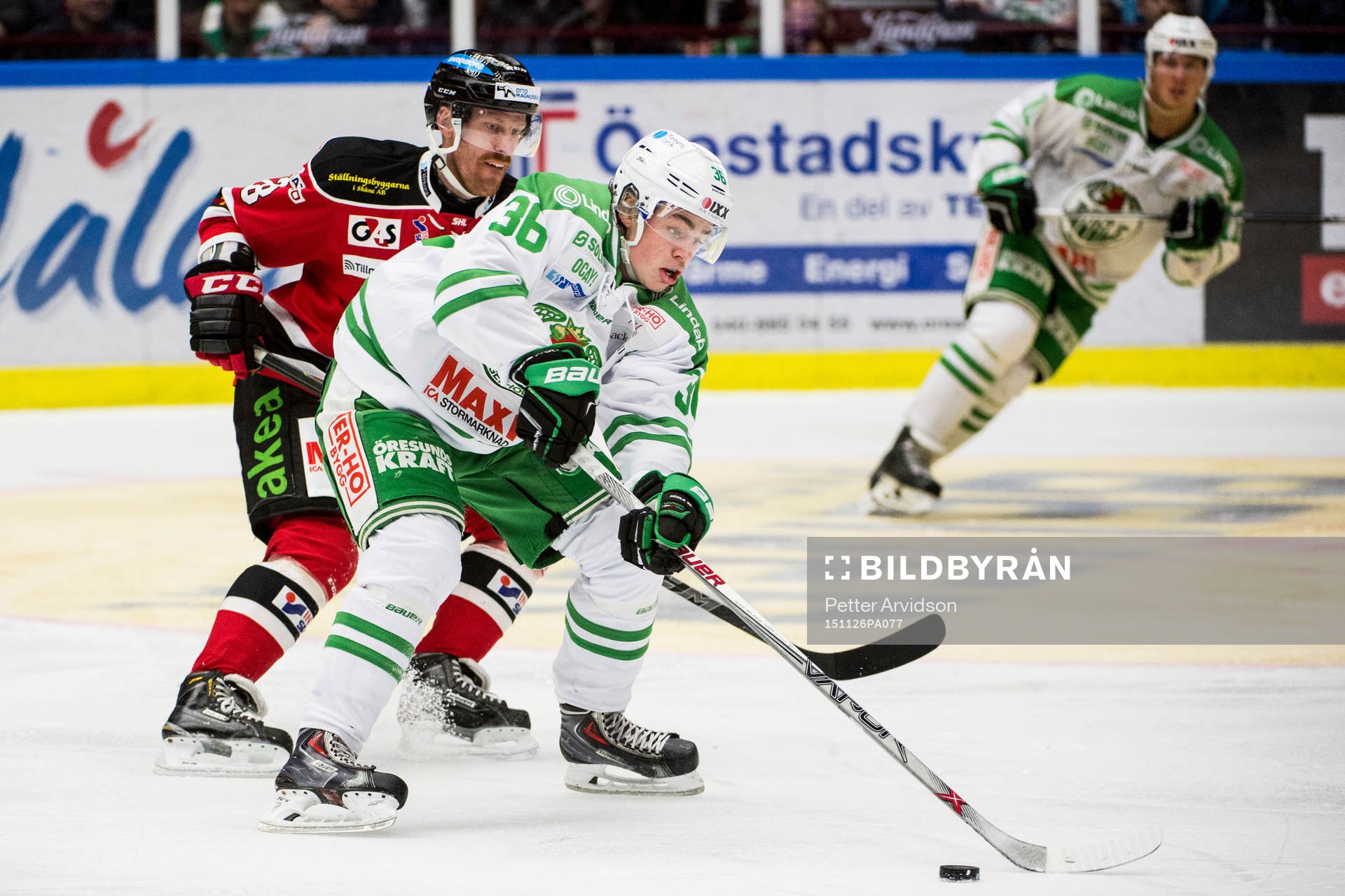 Rögles Filip Karlsson och Malmö Redhawks Jens Olsson